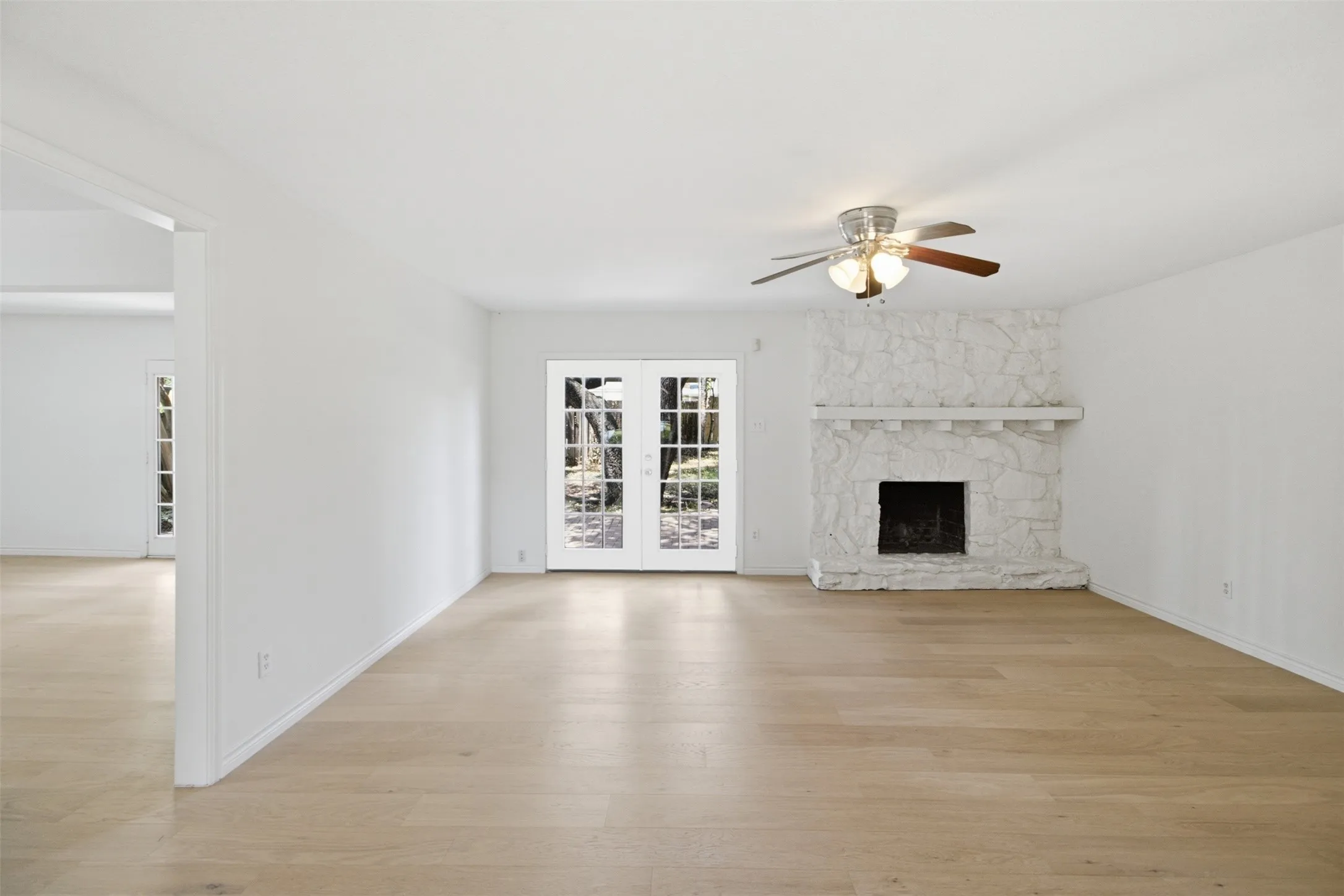 Single Family Residence For Sale in Dallas County , 3651 Courtdale Drive, Farmers Branch, Texas 75234, 4 Bedroom, 3 Bathroom, Garage spaces, 2,896 Sqft, built in 1965, mls#21341679, Real Estate Agent in Farmers Branch, Homes For Sale in Dallas county, Homes For Sale in Farmers Branch, Realtor in Farmers Branch Texas, Real Estate Brokerage Independent Realty Texas, Luminita Cordes Realtor