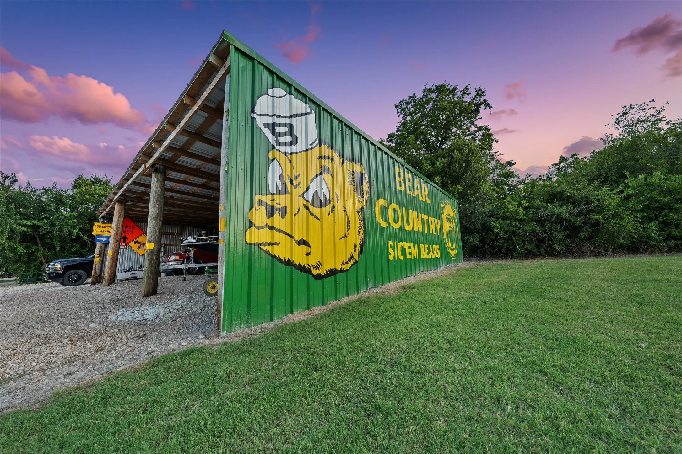 Farm For Sale in Mc Lennan County , 2967 Woodlawn Road, Bruceville, Texas 76630, 2 Bedroom, 2 Bathroom, 2 Garage spaces, 1,400 Sqft, built in 2018, mls#21342198, Real Estate Agent in Bruceville, Homes For Sale in Mc Lennan county, Homes For Sale in Bruceville, Realtor in Bruceville Texas, Real Estate Brokerage Independent Realty Texas, Luminita Cordes Realtor