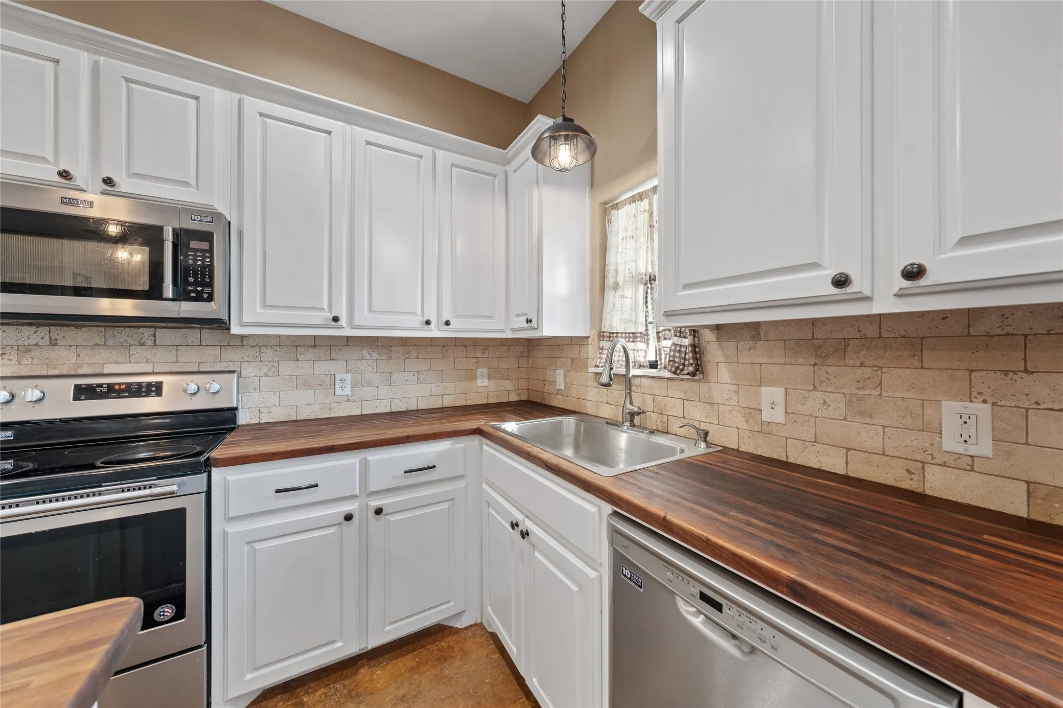 Farm For Sale in Mc Lennan County , 2967 Woodlawn Road, Bruceville, Texas 76630, 2 Bedroom, 2 Bathroom, 2 Garage spaces, 1,400 Sqft, built in 2018, mls#21342198, Real Estate Agent in Bruceville, Homes For Sale in Mc Lennan county, Homes For Sale in Bruceville, Realtor in Bruceville Texas, Real Estate Brokerage Independent Realty Texas, Luminita Cordes Realtor
