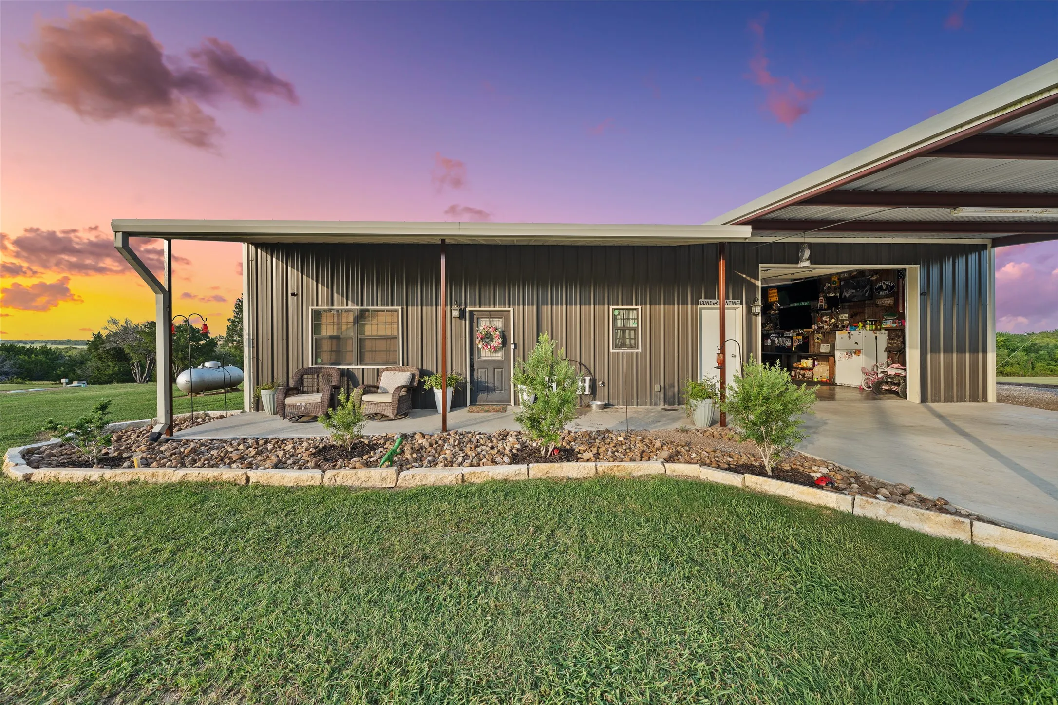 Farm For Sale in Mc Lennan County , 2967 Woodlawn Road, Bruceville, Texas 76630, 2 Bedroom, 2 Bathroom, 2 Garage spaces, 1,400 Sqft, built in 2018, mls#21342198, Real Estate Agent in Bruceville, Homes For Sale in Mc Lennan county, Homes For Sale in Bruceville, Realtor in Bruceville Texas, Real Estate Brokerage Independent Realty Texas, Luminita Cordes Realtor