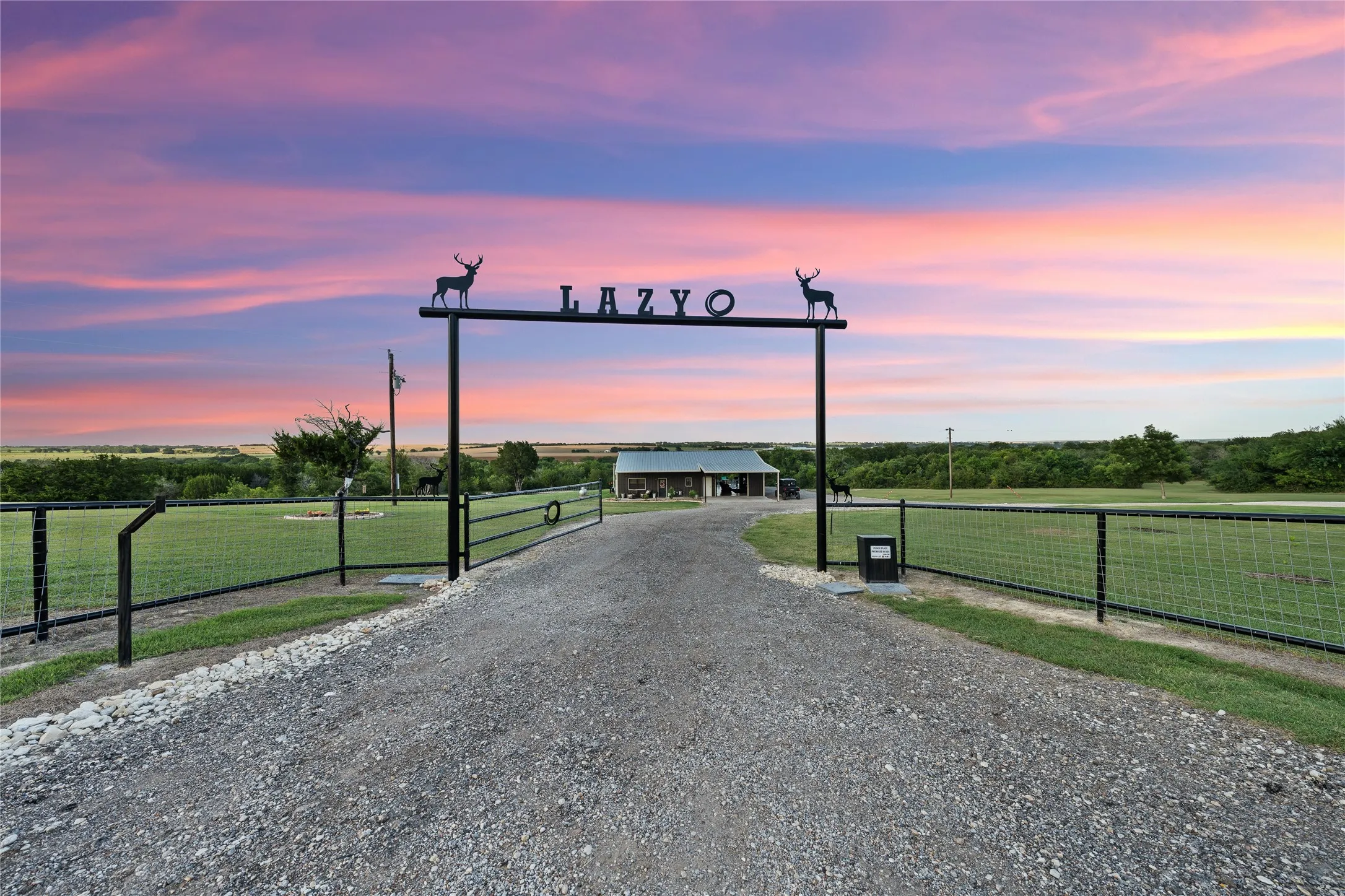 Farm For Sale in Mc Lennan County , 2967 Woodlawn Road, Bruceville, Texas 76630, 2 Bedroom, 2 Bathroom, 2 Garage spaces, 1,400 Sqft, built in 2018, mls#21342198, Real Estate Agent in Bruceville, Homes For Sale in Mc Lennan county, Homes For Sale in Bruceville, Realtor in Bruceville Texas, Real Estate Brokerage Independent Realty Texas, Luminita Cordes Realtor