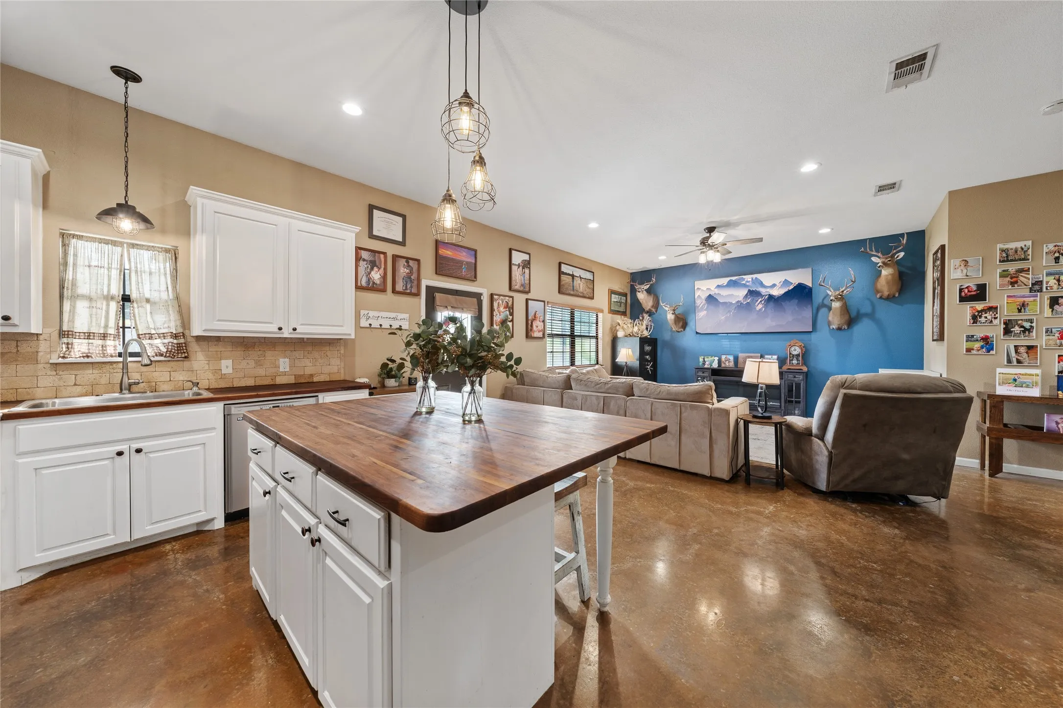 Farm For Sale in Mc Lennan County , 2967 Woodlawn Road, Bruceville, Texas 76630, 2 Bedroom, 2 Bathroom, 2 Garage spaces, 1,400 Sqft, built in 2018, mls#21342198, Real Estate Agent in Bruceville, Homes For Sale in Mc Lennan county, Homes For Sale in Bruceville, Realtor in Bruceville Texas, Real Estate Brokerage Independent Realty Texas, Luminita Cordes Realtor