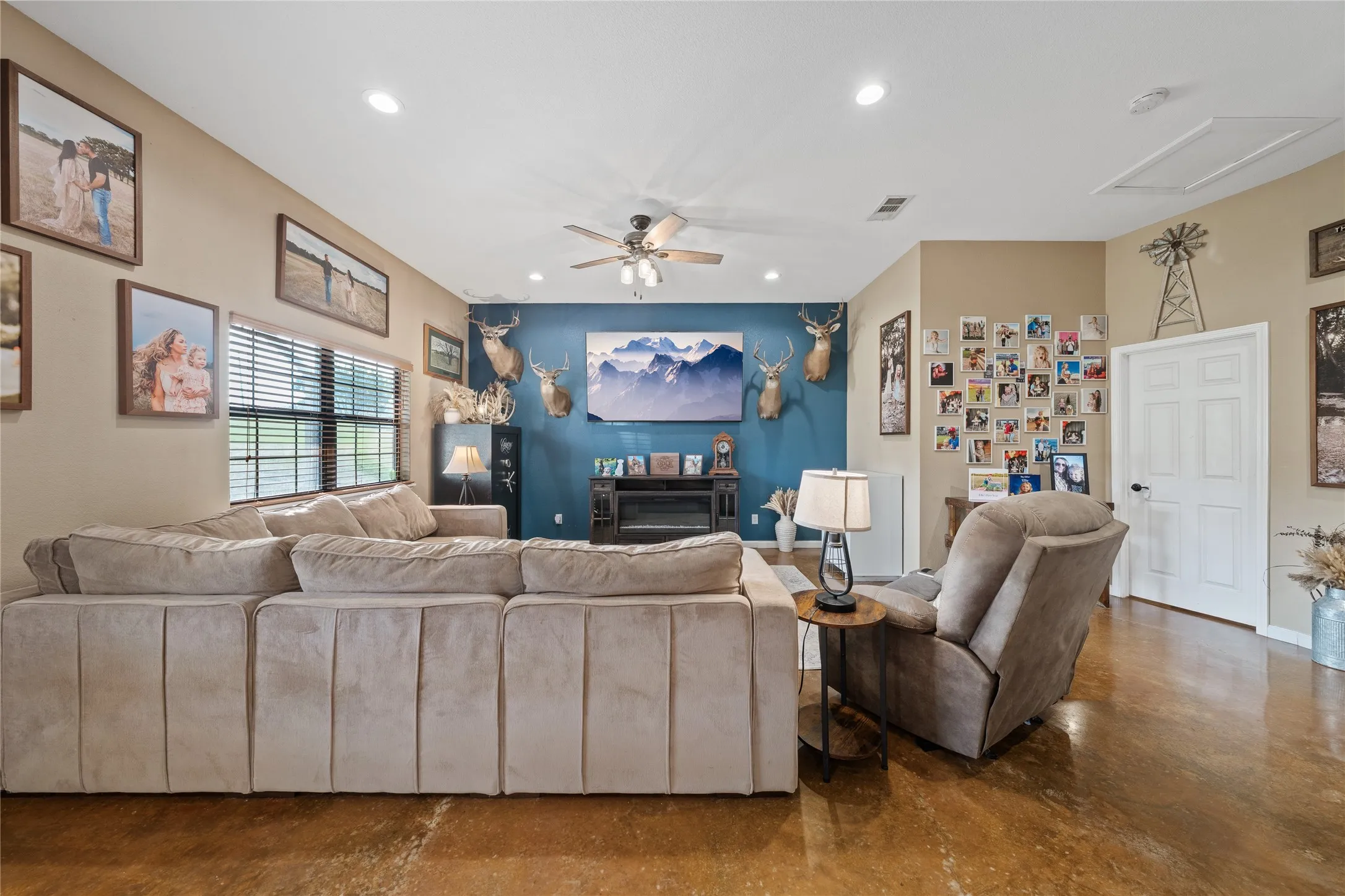 Farm For Sale in Mc Lennan County , 2967 Woodlawn Road, Bruceville, Texas 76630, 2 Bedroom, 2 Bathroom, 2 Garage spaces, 1,400 Sqft, built in 2018, mls#21342198, Real Estate Agent in Bruceville, Homes For Sale in Mc Lennan county, Homes For Sale in Bruceville, Realtor in Bruceville Texas, Real Estate Brokerage Independent Realty Texas, Luminita Cordes Realtor