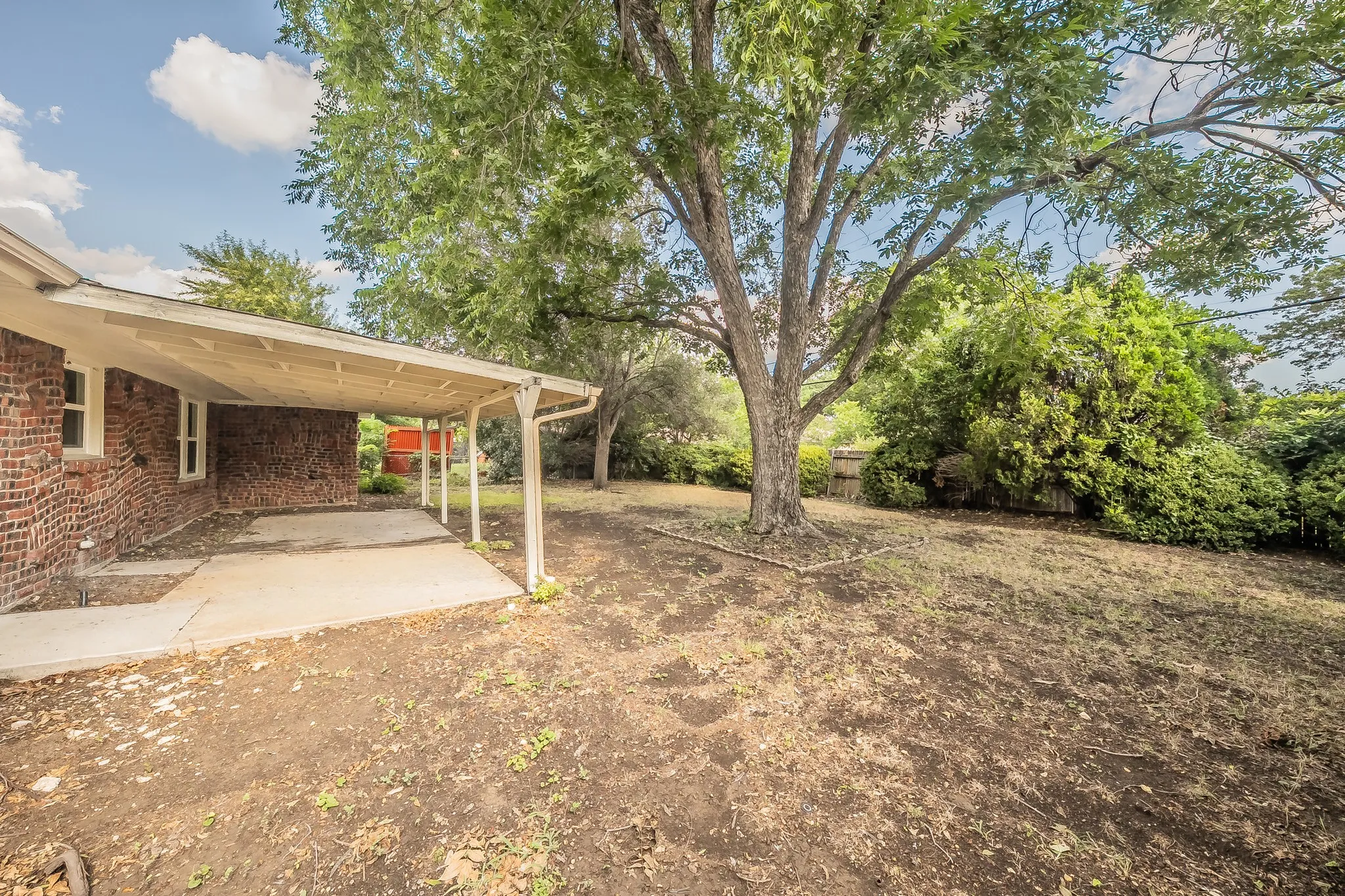 Single Family Residence For Sale in Tarrant County , 5616 Ammons Street, Haltom City, Texas 76117, 3 Bedroom, 2 Bathroom, 2 Garage spaces, 1,292 Sqft, built in 1961, mls#21341314, Real Estate Agent in Haltom City, Homes For Sale in Tarrant county, Homes For Sale in Haltom City, Realtor in Haltom City Texas, Real Estate Brokerage Independent Realty Texas, Luminita Cordes Realtor