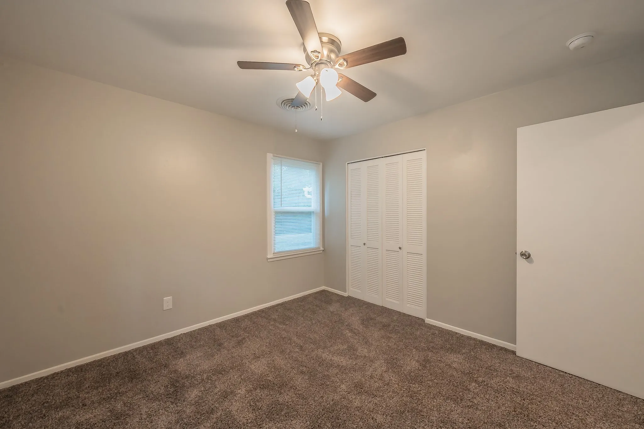 Single Family Residence For Sale in Tarrant County , 5616 Ammons Street, Haltom City, Texas 76117, 3 Bedroom, 2 Bathroom, 2 Garage spaces, 1,292 Sqft, built in 1961, mls#21341314, Real Estate Agent in Haltom City, Homes For Sale in Tarrant county, Homes For Sale in Haltom City, Realtor in Haltom City Texas, Real Estate Brokerage Independent Realty Texas, Luminita Cordes Realtor