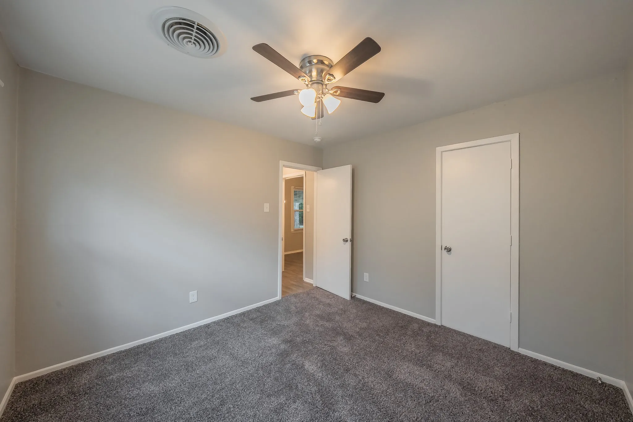 Single Family Residence For Sale in Tarrant County , 5616 Ammons Street, Haltom City, Texas 76117, 3 Bedroom, 2 Bathroom, 2 Garage spaces, 1,292 Sqft, built in 1961, mls#21341314, Real Estate Agent in Haltom City, Homes For Sale in Tarrant county, Homes For Sale in Haltom City, Realtor in Haltom City Texas, Real Estate Brokerage Independent Realty Texas, Luminita Cordes Realtor
