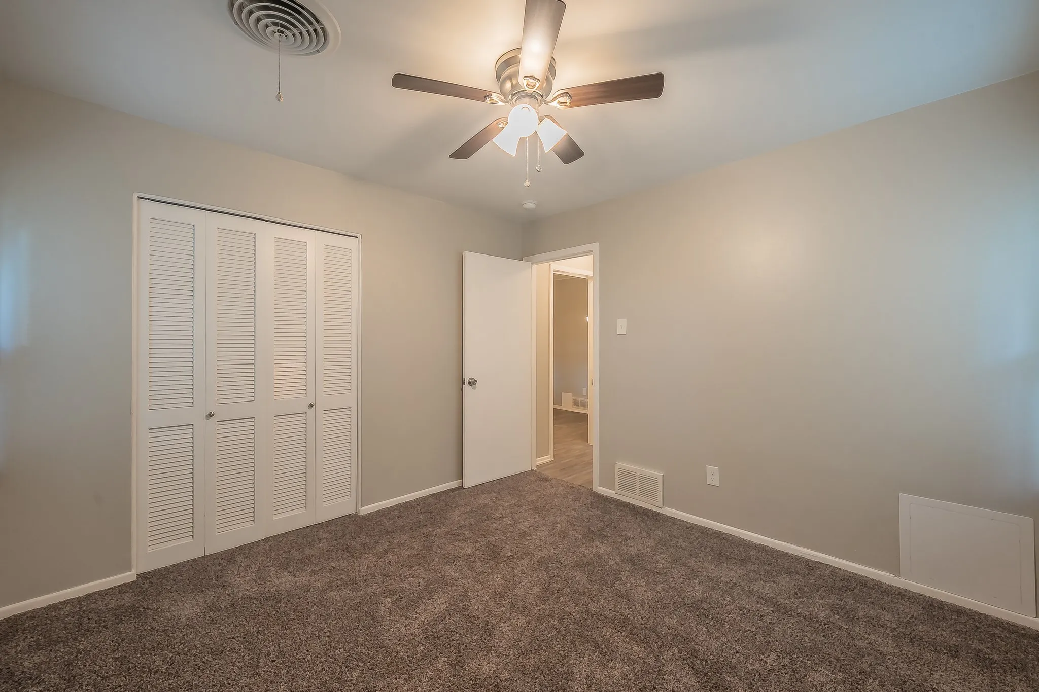 Single Family Residence For Sale in Tarrant County , 5616 Ammons Street, Haltom City, Texas 76117, 3 Bedroom, 2 Bathroom, 2 Garage spaces, 1,292 Sqft, built in 1961, mls#21341314, Real Estate Agent in Haltom City, Homes For Sale in Tarrant county, Homes For Sale in Haltom City, Realtor in Haltom City Texas, Real Estate Brokerage Independent Realty Texas, Luminita Cordes Realtor