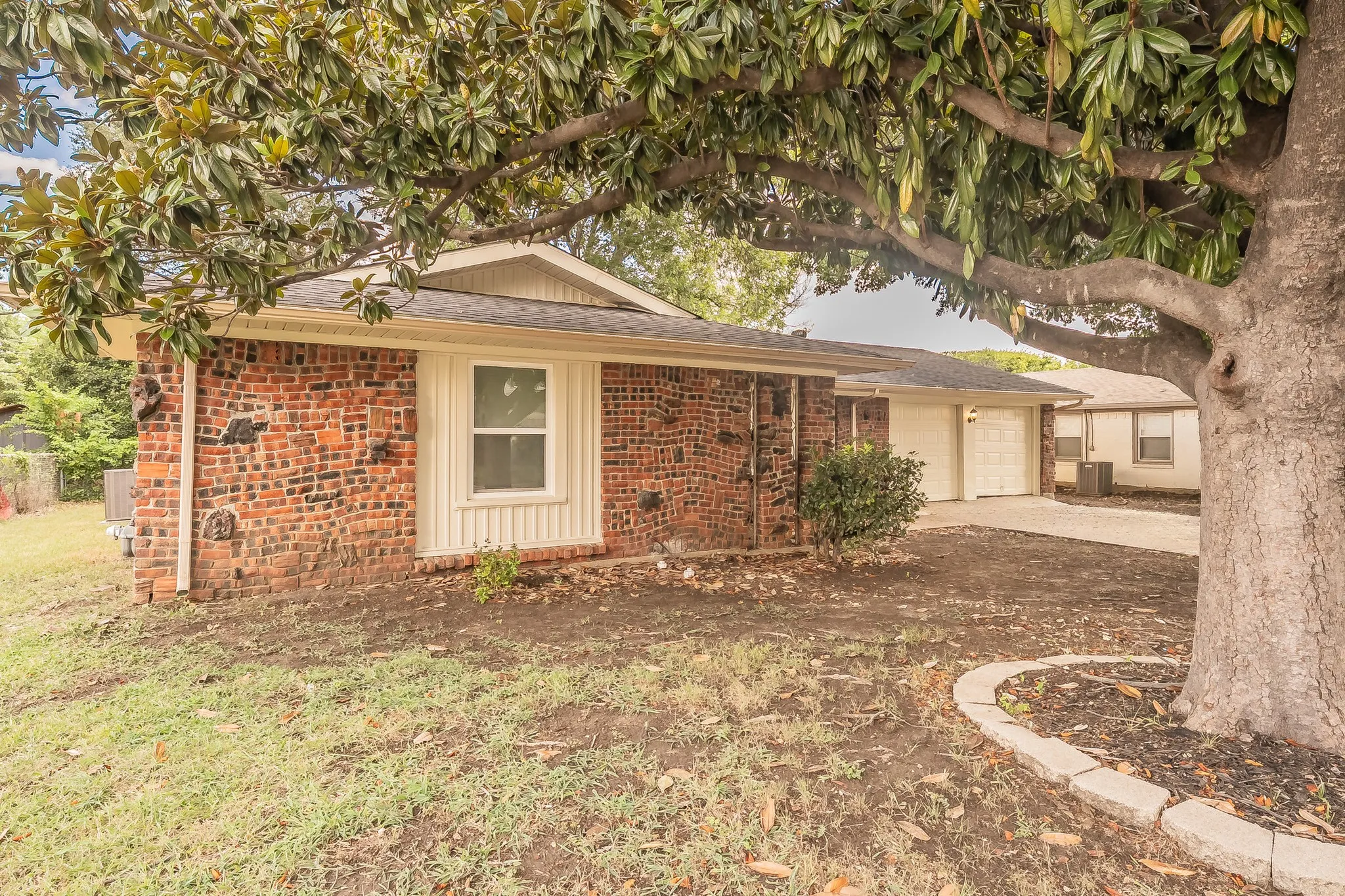 Single Family Residence For Sale in Tarrant County , 5616 Ammons Street, Haltom City, Texas 76117, 3 Bedroom, 2 Bathroom, 2 Garage spaces, 1,292 Sqft, built in 1961, mls#21341314, Real Estate Agent in Haltom City, Homes For Sale in Tarrant county, Homes For Sale in Haltom City, Realtor in Haltom City Texas, Real Estate Brokerage Independent Realty Texas, Luminita Cordes Realtor