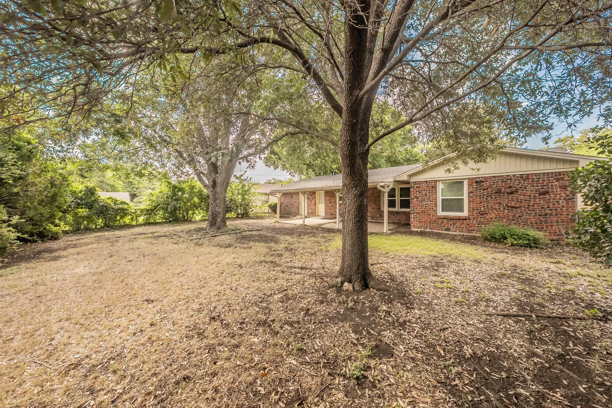 Single Family Residence For Sale in Tarrant County , 5616 Ammons Street, Haltom City, Texas 76117, 3 Bedroom, 2 Bathroom, 2 Garage spaces, 1,292 Sqft, built in 1961, mls#21341314, Real Estate Agent in Haltom City, Homes For Sale in Tarrant county, Homes For Sale in Haltom City, Realtor in Haltom City Texas, Real Estate Brokerage Independent Realty Texas, Luminita Cordes Realtor