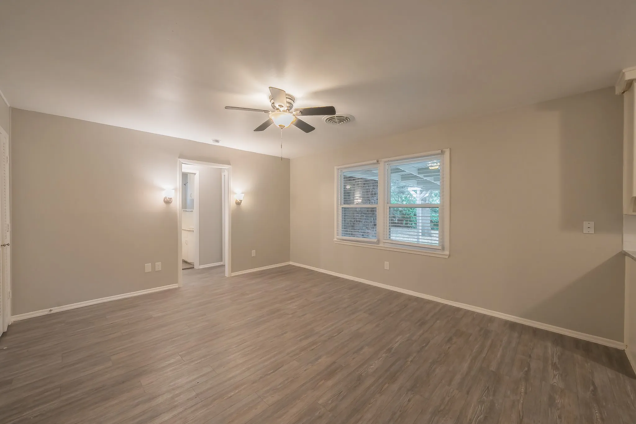 Single Family Residence For Sale in Tarrant County , 5616 Ammons Street, Haltom City, Texas 76117, 3 Bedroom, 2 Bathroom, 2 Garage spaces, 1,292 Sqft, built in 1961, mls#21341314, Real Estate Agent in Haltom City, Homes For Sale in Tarrant county, Homes For Sale in Haltom City, Realtor in Haltom City Texas, Real Estate Brokerage Independent Realty Texas, Luminita Cordes Realtor