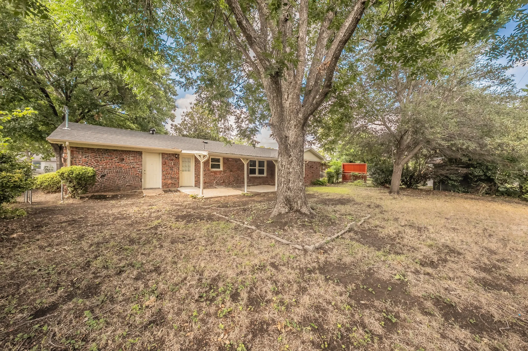 Single Family Residence For Sale in Tarrant County , 5616 Ammons Street, Haltom City, Texas 76117, 3 Bedroom, 2 Bathroom, 2 Garage spaces, 1,292 Sqft, built in 1961, mls#21341314, Real Estate Agent in Haltom City, Homes For Sale in Tarrant county, Homes For Sale in Haltom City, Realtor in Haltom City Texas, Real Estate Brokerage Independent Realty Texas, Luminita Cordes Realtor