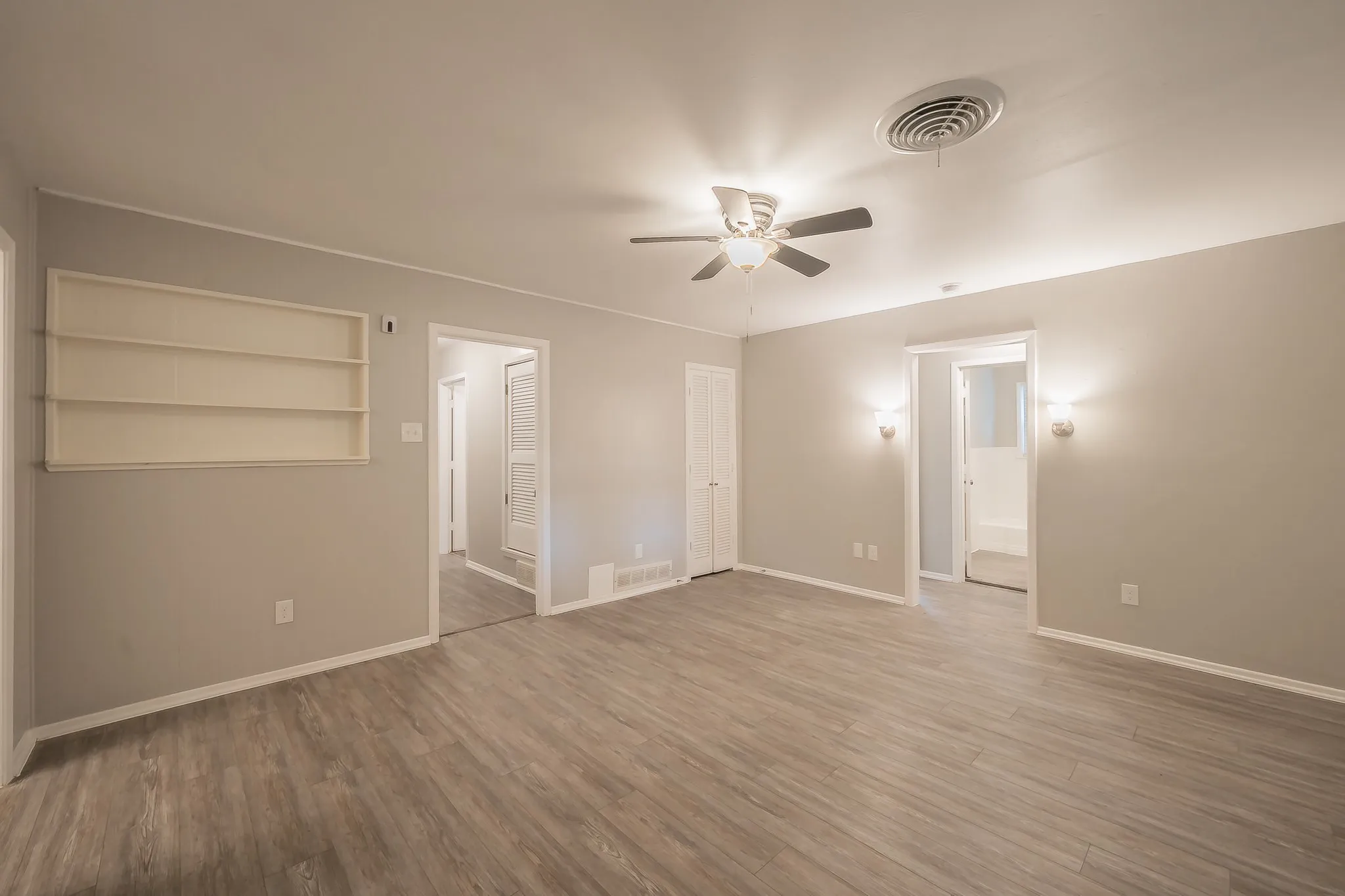 Single Family Residence For Sale in Tarrant County , 5616 Ammons Street, Haltom City, Texas 76117, 3 Bedroom, 2 Bathroom, 2 Garage spaces, 1,292 Sqft, built in 1961, mls#21341314, Real Estate Agent in Haltom City, Homes For Sale in Tarrant county, Homes For Sale in Haltom City, Realtor in Haltom City Texas, Real Estate Brokerage Independent Realty Texas, Luminita Cordes Realtor
