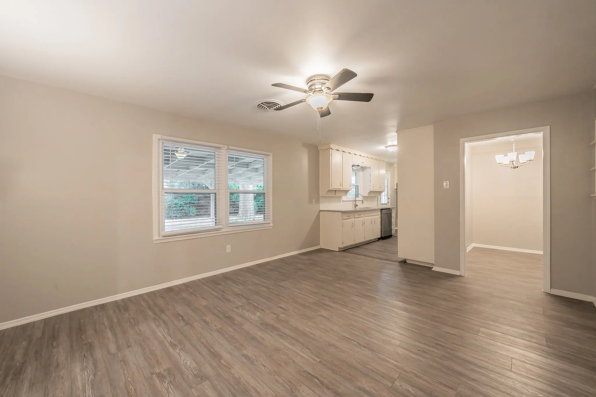 Single Family Residence For Sale in Tarrant County , 5616 Ammons Street, Haltom City, Texas 76117, 3 Bedroom, 2 Bathroom, 2 Garage spaces, 1,292 Sqft, built in 1961, mls#21341314, Real Estate Agent in Haltom City, Homes For Sale in Tarrant county, Homes For Sale in Haltom City, Realtor in Haltom City Texas, Real Estate Brokerage Independent Realty Texas, Luminita Cordes Realtor