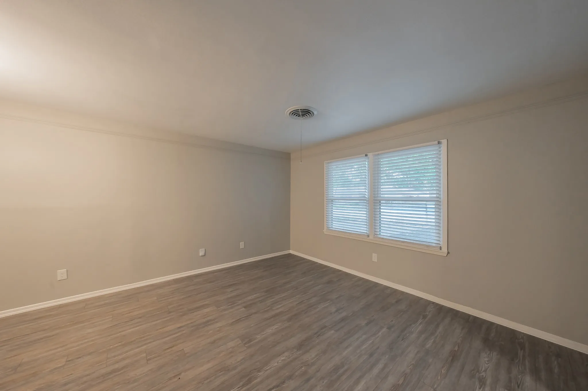 Single Family Residence For Sale in Tarrant County , 5616 Ammons Street, Haltom City, Texas 76117, 3 Bedroom, 2 Bathroom, 2 Garage spaces, 1,292 Sqft, built in 1961, mls#21341314, Real Estate Agent in Haltom City, Homes For Sale in Tarrant county, Homes For Sale in Haltom City, Realtor in Haltom City Texas, Real Estate Brokerage Independent Realty Texas, Luminita Cordes Realtor