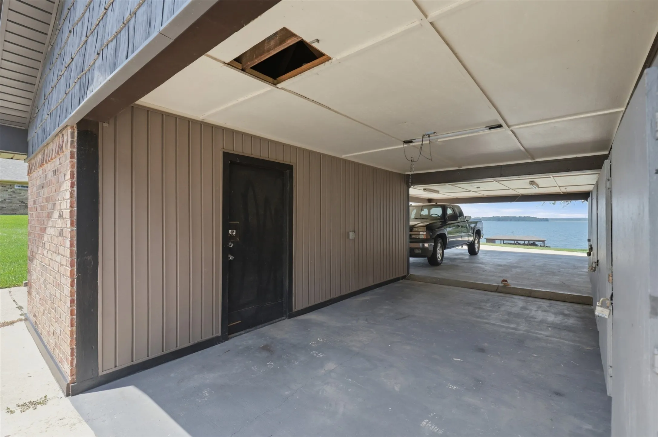 Single Family Residence For Sale in Camp County , 1994 CR 2320, Pittsburg, Texas 75686, 3 Bedroom, 2 Bathroom, Garage spaces, 1,723 Sqft, built in 1987, mls#21342560, Real Estate Agent in Pittsburg, Homes For Sale in Camp county, Homes For Sale in Pittsburg, Realtor in Pittsburg Texas, Real Estate Brokerage Independent Realty Texas, Luminita Cordes Realtor