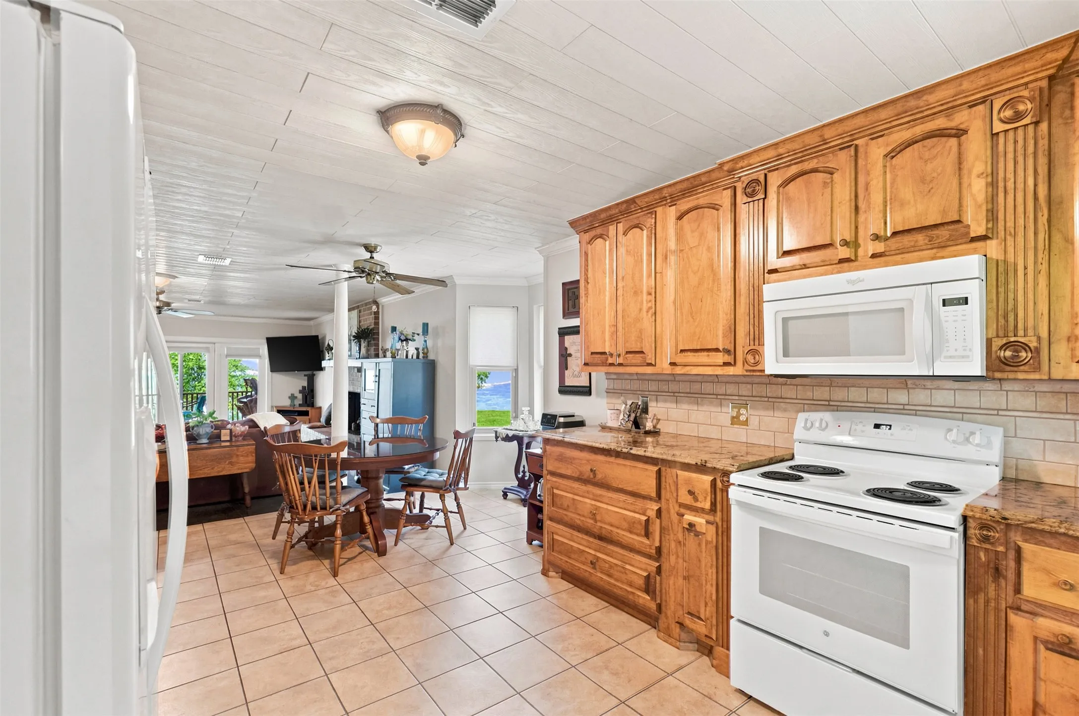 Single Family Residence For Sale in Camp County , 1994 CR 2320, Pittsburg, Texas 75686, 3 Bedroom, 2 Bathroom, Garage spaces, 1,723 Sqft, built in 1987, mls#21342560, Real Estate Agent in Pittsburg, Homes For Sale in Camp county, Homes For Sale in Pittsburg, Realtor in Pittsburg Texas, Real Estate Brokerage Independent Realty Texas, Luminita Cordes Realtor