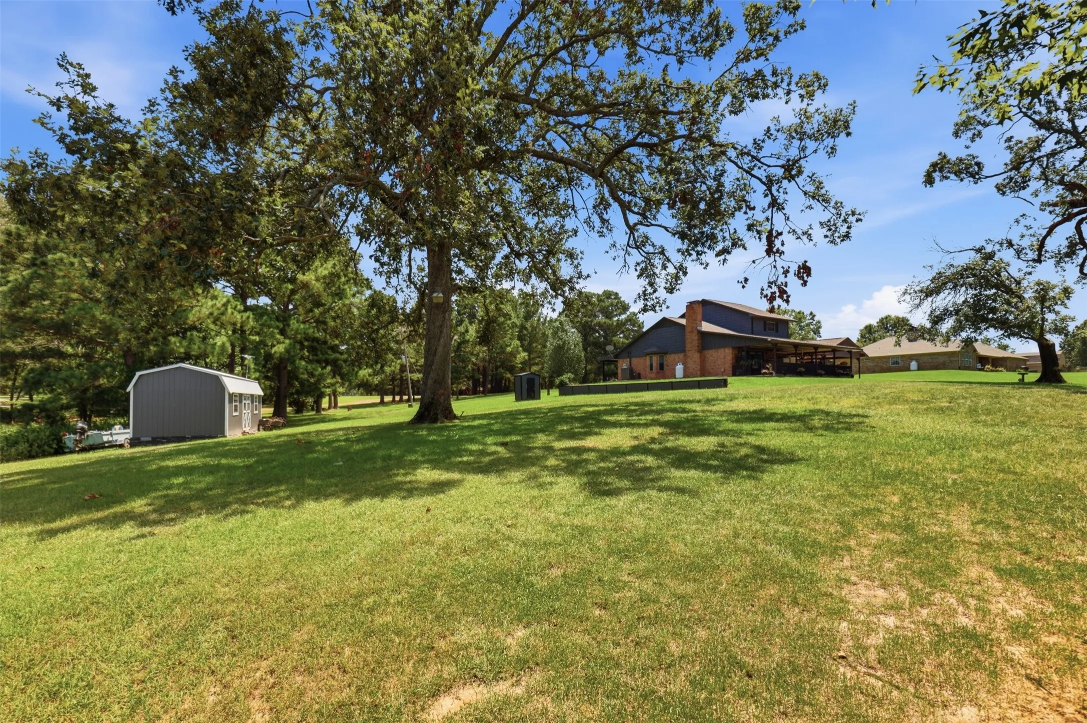 Single Family Residence For Sale in Camp County , 1994 CR 2320, Pittsburg, Texas 75686, 3 Bedroom, 2 Bathroom, Garage spaces, 1,723 Sqft, built in 1987, mls#21342560, Real Estate Agent in Pittsburg, Homes For Sale in Camp county, Homes For Sale in Pittsburg, Realtor in Pittsburg Texas, Real Estate Brokerage Independent Realty Texas, Luminita Cordes Realtor