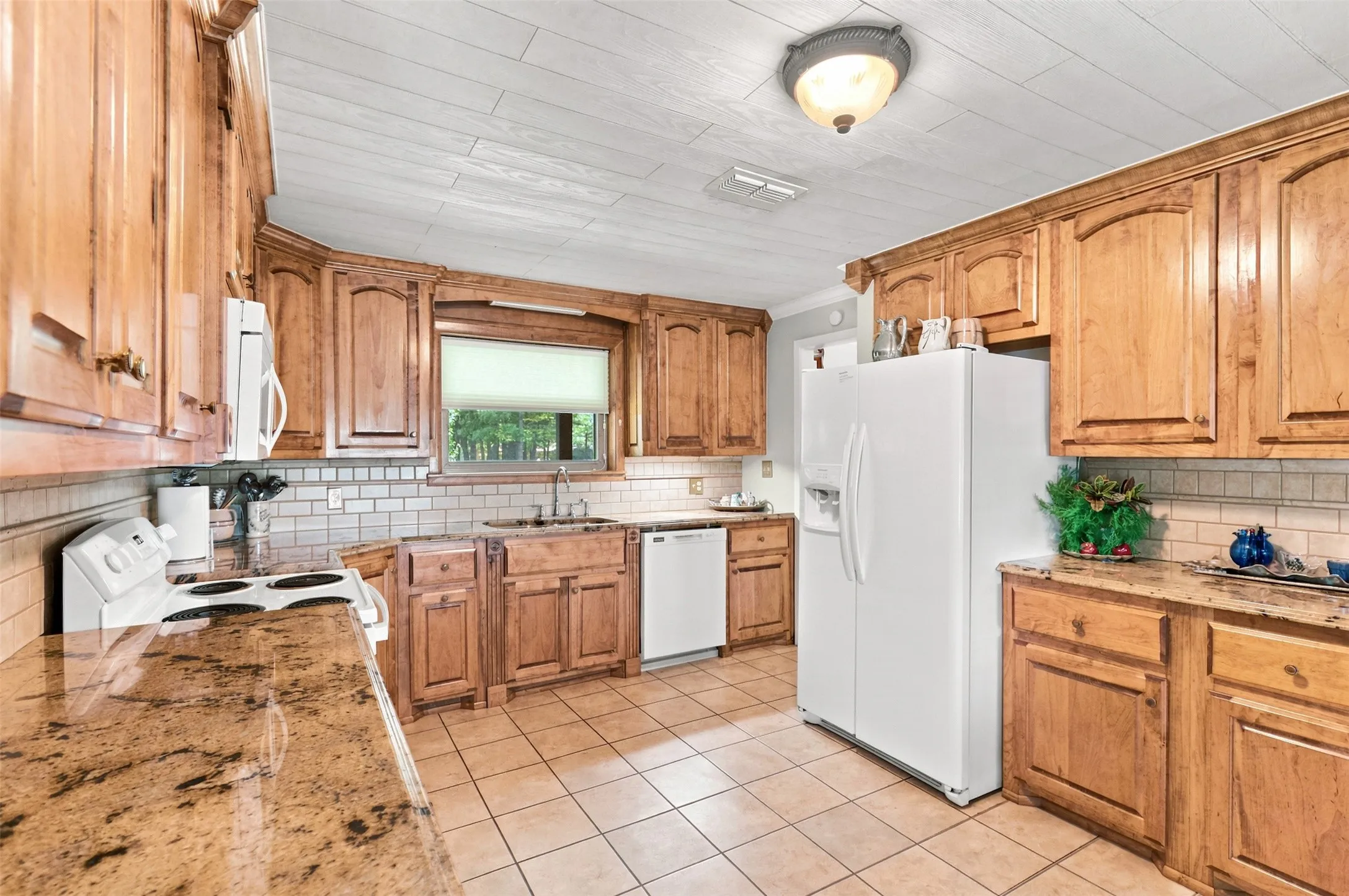 Single Family Residence For Sale in Camp County , 1994 CR 2320, Pittsburg, Texas 75686, 3 Bedroom, 2 Bathroom, Garage spaces, 1,723 Sqft, built in 1987, mls#21342560, Real Estate Agent in Pittsburg, Homes For Sale in Camp county, Homes For Sale in Pittsburg, Realtor in Pittsburg Texas, Real Estate Brokerage Independent Realty Texas, Luminita Cordes Realtor