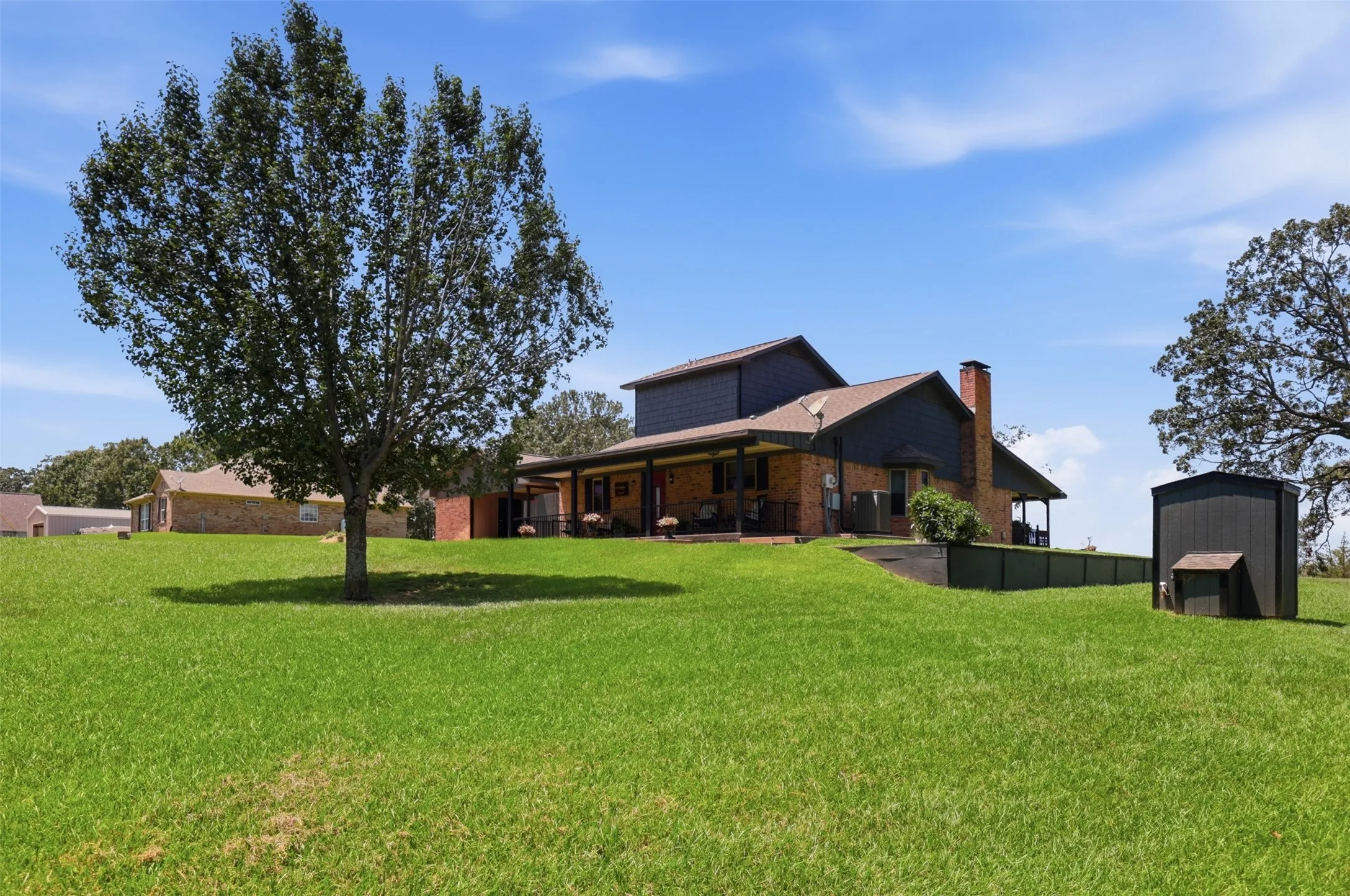 Single Family Residence For Sale in Camp County , 1994 CR 2320, Pittsburg, Texas 75686, 3 Bedroom, 2 Bathroom, Garage spaces, 1,723 Sqft, built in 1987, mls#21342560, Real Estate Agent in Pittsburg, Homes For Sale in Camp county, Homes For Sale in Pittsburg, Realtor in Pittsburg Texas, Real Estate Brokerage Independent Realty Texas, Luminita Cordes Realtor