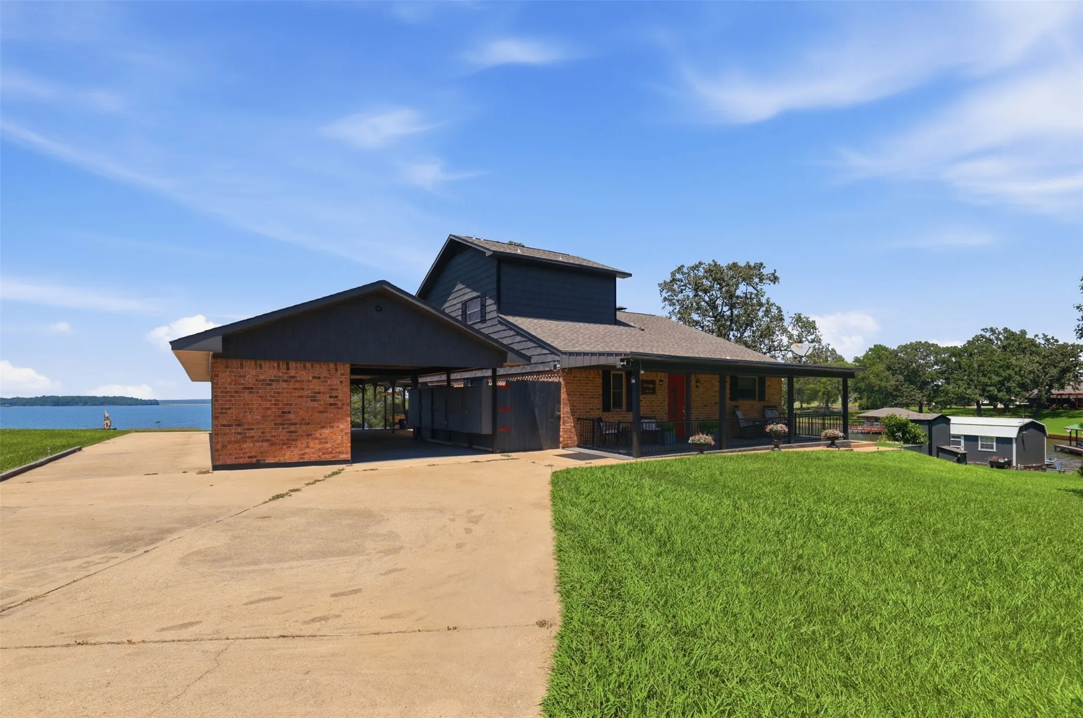 Single Family Residence For Sale in Camp County , 1994 CR 2320, Pittsburg, Texas 75686, 3 Bedroom, 2 Bathroom, Garage spaces, 1,723 Sqft, built in 1987, mls#21342560, Real Estate Agent in Pittsburg, Homes For Sale in Camp county, Homes For Sale in Pittsburg, Realtor in Pittsburg Texas, Real Estate Brokerage Independent Realty Texas, Luminita Cordes Realtor