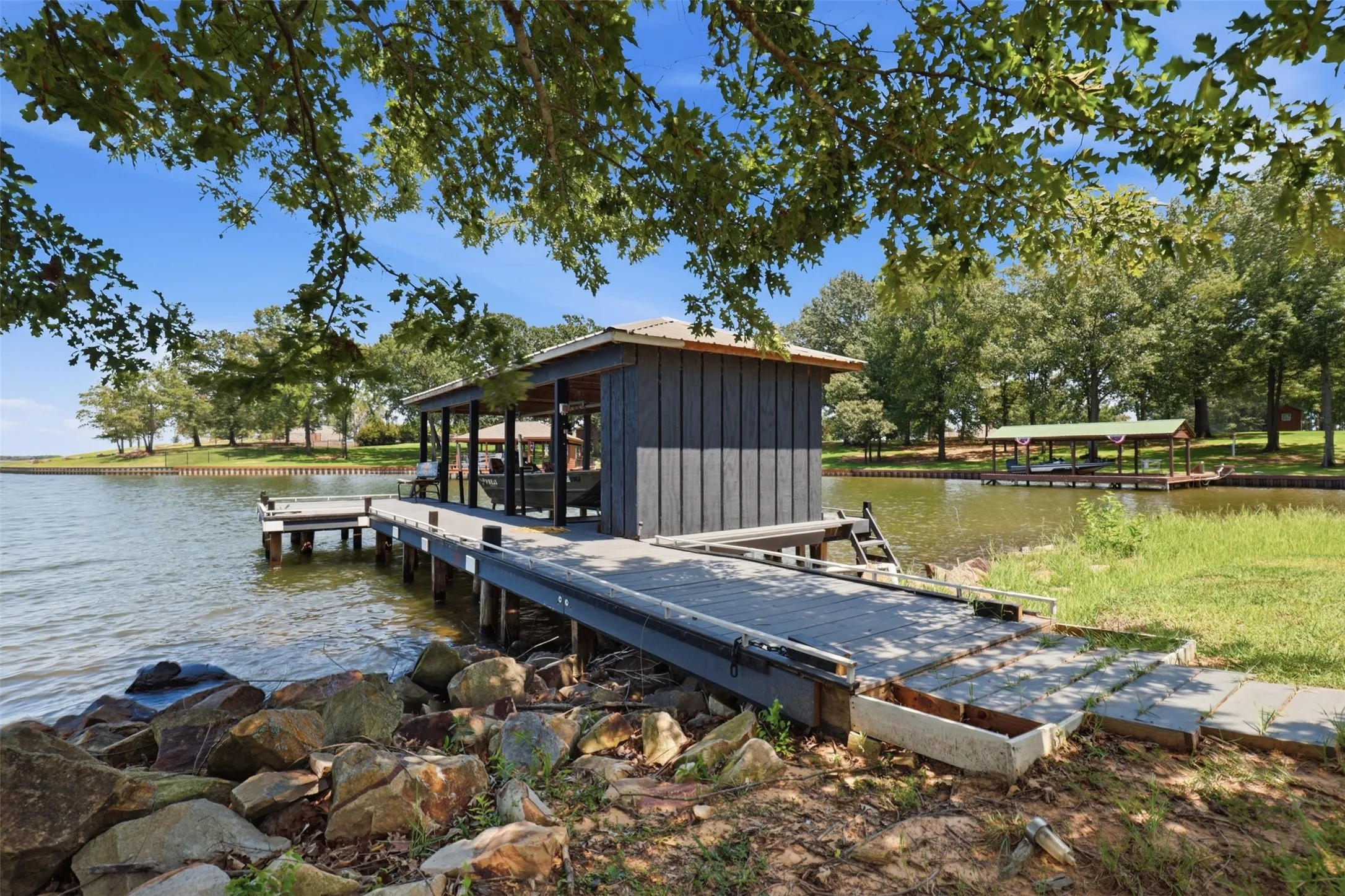 Single Family Residence For Sale in Camp County , 1994 CR 2320, Pittsburg, Texas 75686, 3 Bedroom, 2 Bathroom, Garage spaces, 1,723 Sqft, built in 1987, mls#21342560, Real Estate Agent in Pittsburg, Homes For Sale in Camp county, Homes For Sale in Pittsburg, Realtor in Pittsburg Texas, Real Estate Brokerage Independent Realty Texas, Luminita Cordes Realtor