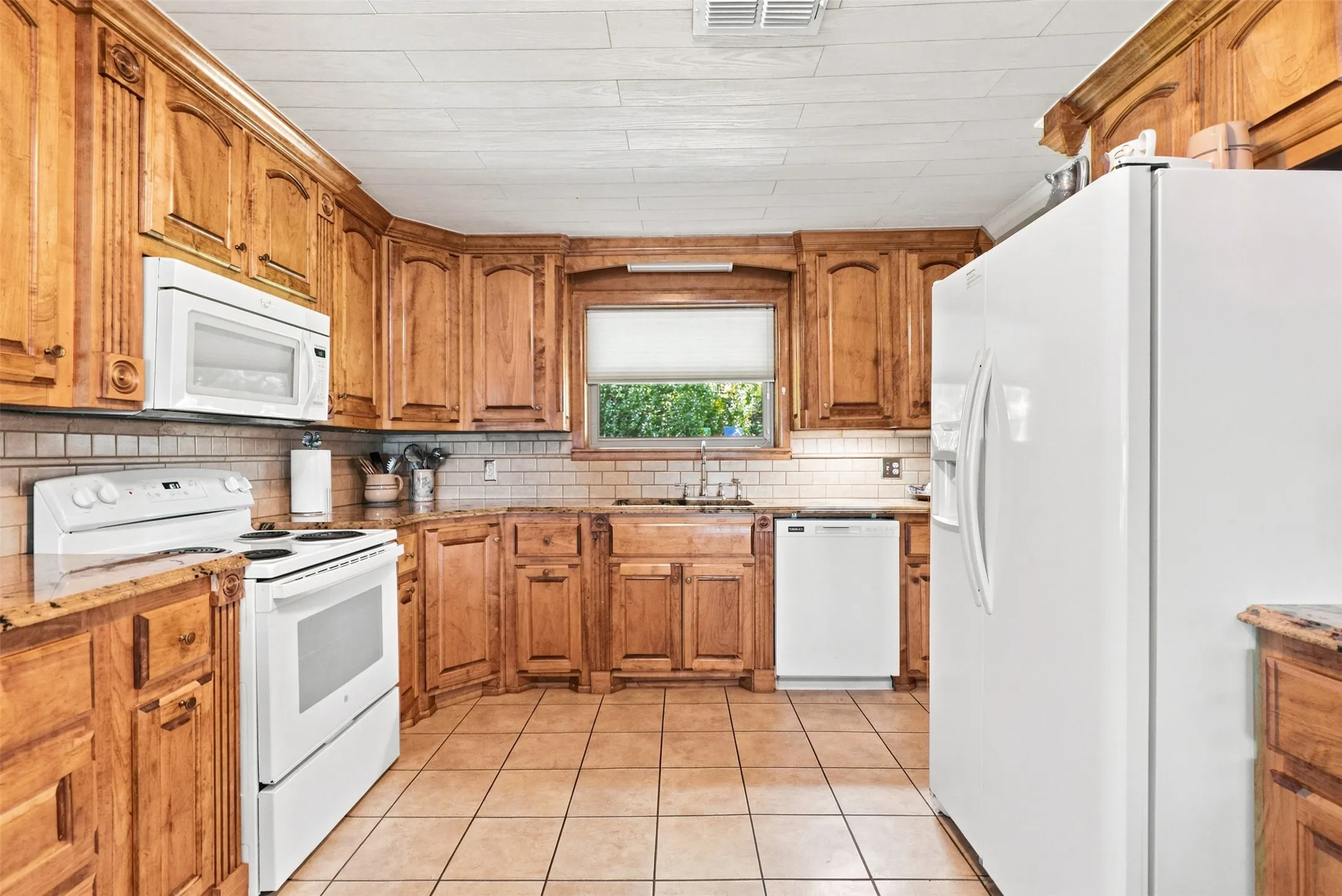 Single Family Residence For Sale in Camp County , 1994 CR 2320, Pittsburg, Texas 75686, 3 Bedroom, 2 Bathroom, Garage spaces, 1,723 Sqft, built in 1987, mls#21342560, Real Estate Agent in Pittsburg, Homes For Sale in Camp county, Homes For Sale in Pittsburg, Realtor in Pittsburg Texas, Real Estate Brokerage Independent Realty Texas, Luminita Cordes Realtor