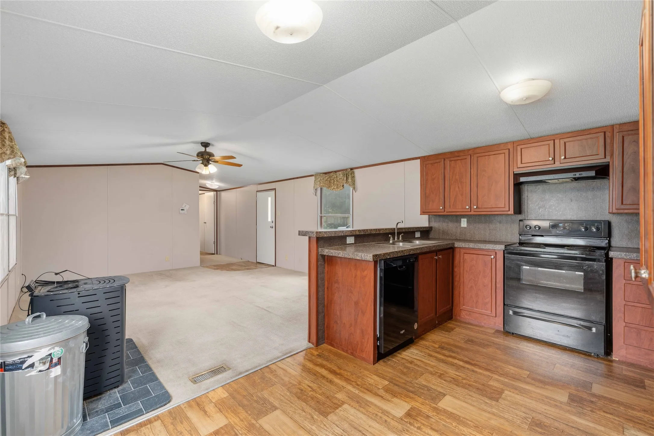 Mobile Home For Sale in Comanche County , 500 N Moreland Street, De Leon, Texas 76444, 2 Bedroom, 2 Bathroom, Garage spaces, 960 Sqft, built in 2014, mls#21335351, Real Estate Agent in De Leon, Homes For Sale in Comanche county, Homes For Sale in De Leon, Realtor in De Leon Texas, Real Estate Brokerage Independent Realty Texas, Luminita Cordes Realtor