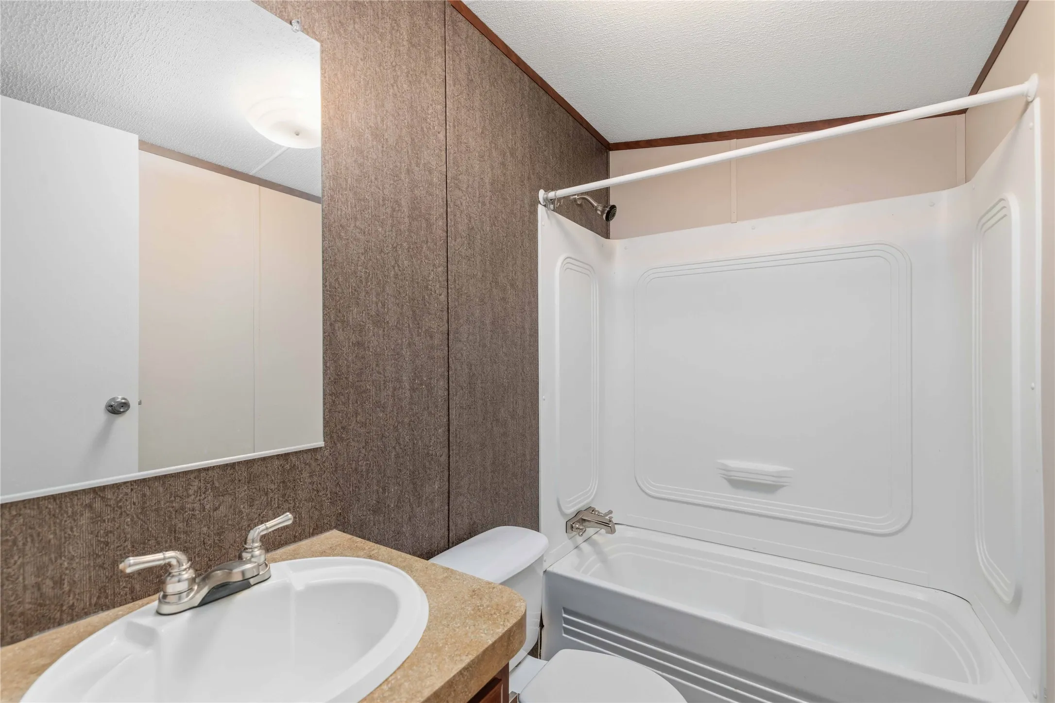 Mobile Home For Sale in Comanche County , 500 N Moreland Street, De Leon, Texas 76444, 2 Bedroom, 2 Bathroom, Garage spaces, 960 Sqft, built in 2014, mls#21335351, Real Estate Agent in De Leon, Homes For Sale in Comanche county, Homes For Sale in De Leon, Realtor in De Leon Texas, Real Estate Brokerage Independent Realty Texas, Luminita Cordes Realtor