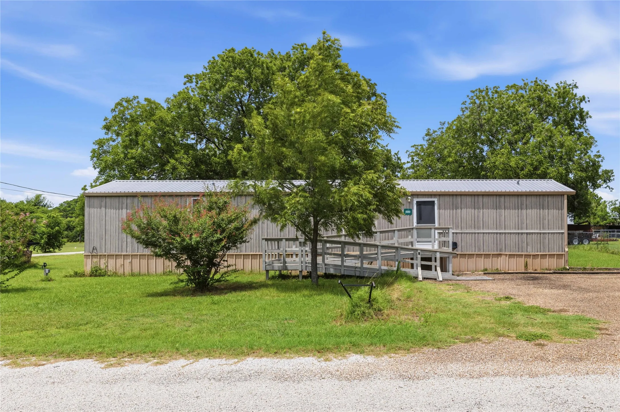 Mobile Home For Sale in Comanche County , 500 N Moreland Street, De Leon, Texas 76444, 2 Bedroom, 2 Bathroom, Garage spaces, 960 Sqft, built in 2014, mls#21335351, Real Estate Agent in De Leon, Homes For Sale in Comanche county, Homes For Sale in De Leon, Realtor in De Leon Texas, Real Estate Brokerage Independent Realty Texas, Luminita Cordes Realtor
