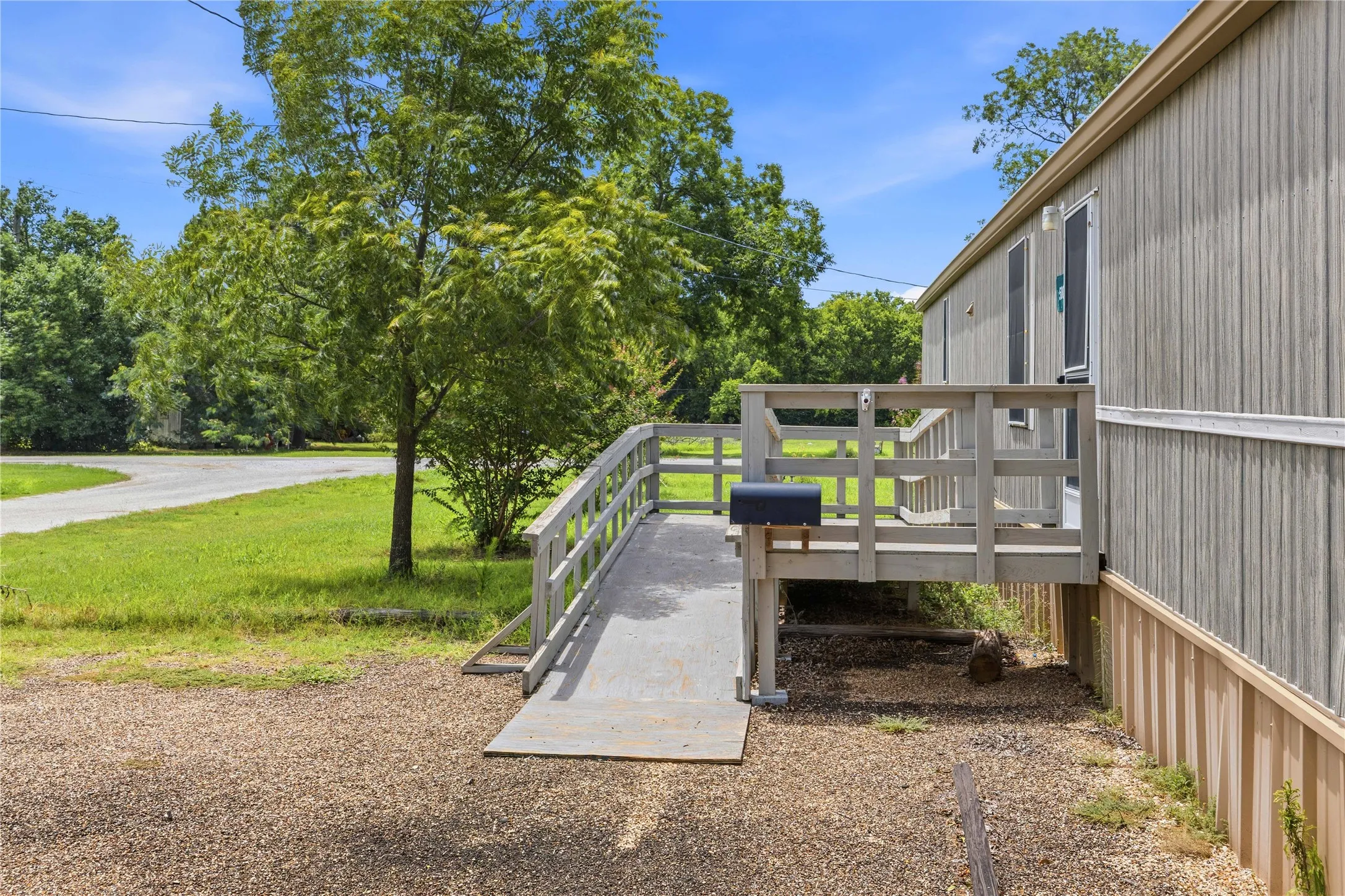 Mobile Home For Sale in Comanche County , 500 N Moreland Street, De Leon, Texas 76444, 2 Bedroom, 2 Bathroom, Garage spaces, 960 Sqft, built in 2014, mls#21335351, Real Estate Agent in De Leon, Homes For Sale in Comanche county, Homes For Sale in De Leon, Realtor in De Leon Texas, Real Estate Brokerage Independent Realty Texas, Luminita Cordes Realtor