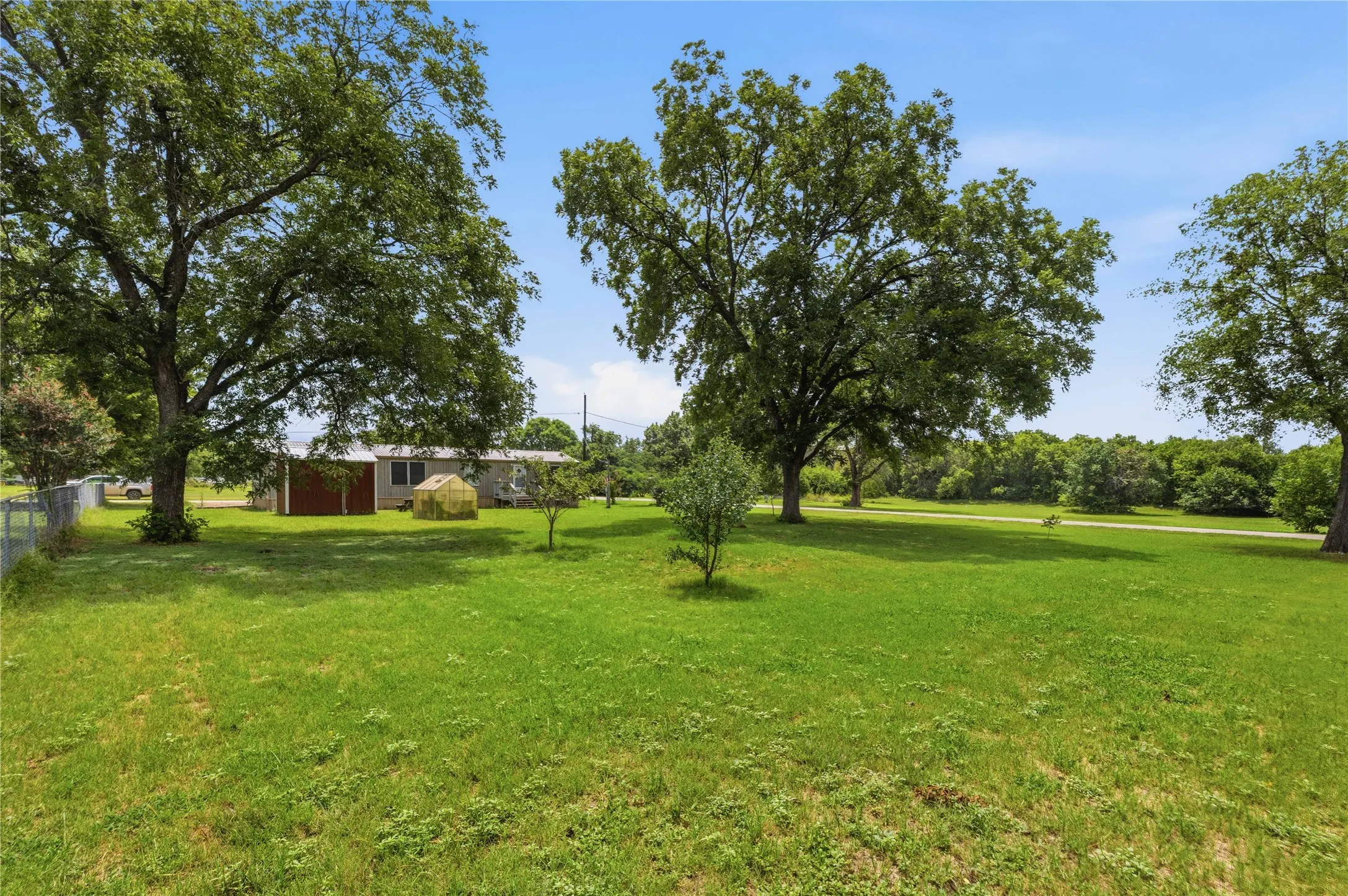 Mobile Home For Sale in Comanche County , 500 N Moreland Street, De Leon, Texas 76444, 2 Bedroom, 2 Bathroom, Garage spaces, 960 Sqft, built in 2014, mls#21335351, Real Estate Agent in De Leon, Homes For Sale in Comanche county, Homes For Sale in De Leon, Realtor in De Leon Texas, Real Estate Brokerage Independent Realty Texas, Luminita Cordes Realtor