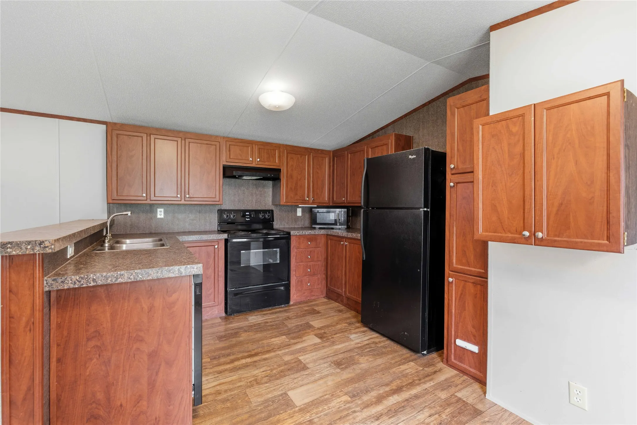 Mobile Home For Sale in Comanche County , 500 N Moreland Street, De Leon, Texas 76444, 2 Bedroom, 2 Bathroom, Garage spaces, 960 Sqft, built in 2014, mls#21335351, Real Estate Agent in De Leon, Homes For Sale in Comanche county, Homes For Sale in De Leon, Realtor in De Leon Texas, Real Estate Brokerage Independent Realty Texas, Luminita Cordes Realtor