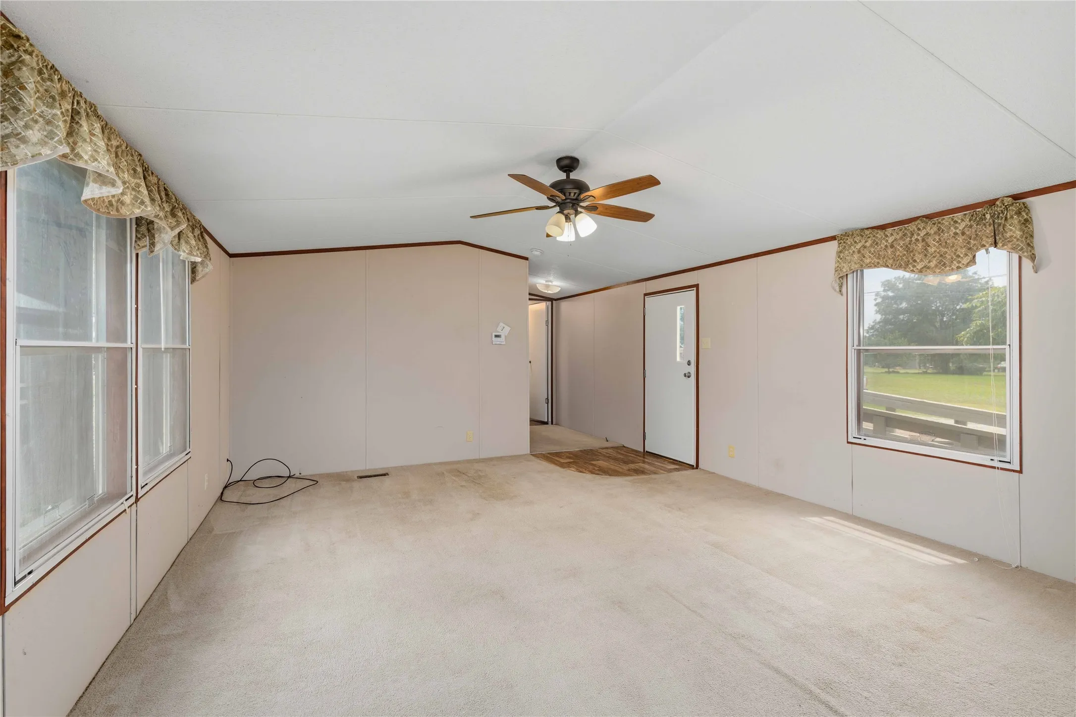 Mobile Home For Sale in Comanche County , 500 N Moreland Street, De Leon, Texas 76444, 2 Bedroom, 2 Bathroom, Garage spaces, 960 Sqft, built in 2014, mls#21335351, Real Estate Agent in De Leon, Homes For Sale in Comanche county, Homes For Sale in De Leon, Realtor in De Leon Texas, Real Estate Brokerage Independent Realty Texas, Luminita Cordes Realtor