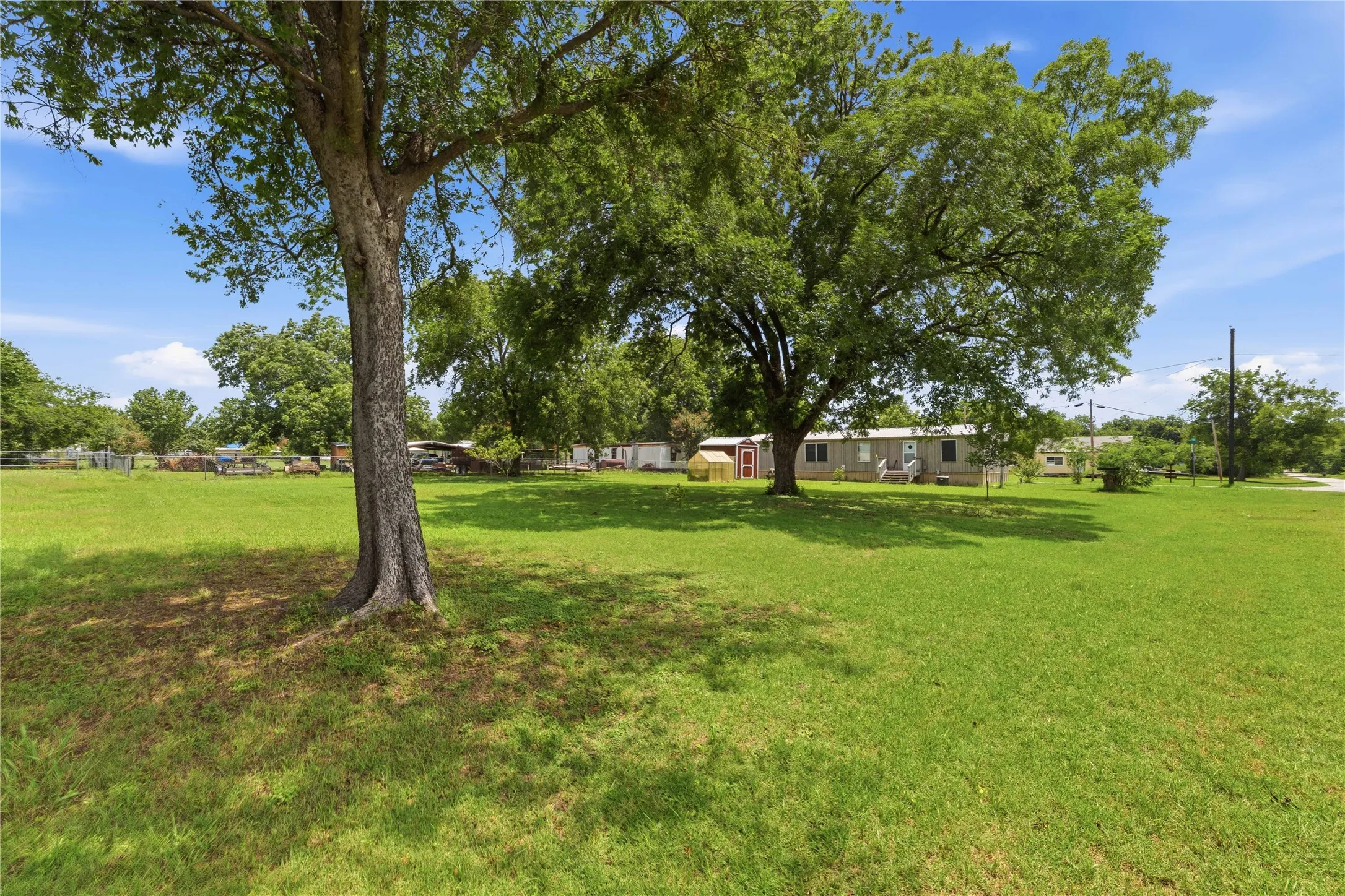 Mobile Home For Sale in Comanche County , 500 N Moreland Street, De Leon, Texas 76444, 2 Bedroom, 2 Bathroom, Garage spaces, 960 Sqft, built in 2014, mls#21335351, Real Estate Agent in De Leon, Homes For Sale in Comanche county, Homes For Sale in De Leon, Realtor in De Leon Texas, Real Estate Brokerage Independent Realty Texas, Luminita Cordes Realtor