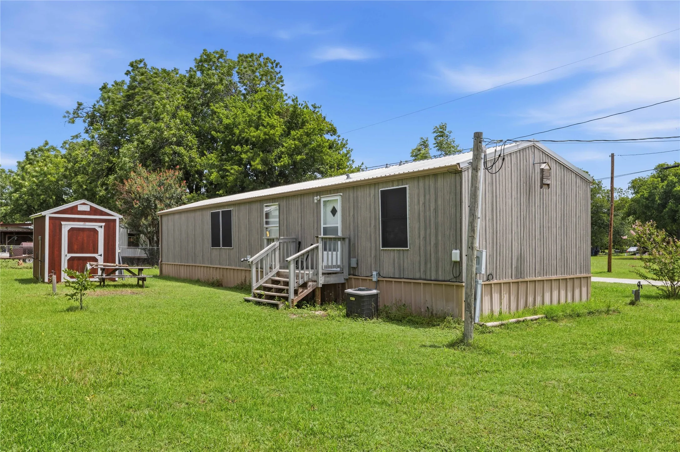 Mobile Home For Sale in Comanche County , 500 N Moreland Street, De Leon, Texas 76444, 2 Bedroom, 2 Bathroom, Garage spaces, 960 Sqft, built in 2014, mls#21335351, Real Estate Agent in De Leon, Homes For Sale in Comanche county, Homes For Sale in De Leon, Realtor in De Leon Texas, Real Estate Brokerage Independent Realty Texas, Luminita Cordes Realtor