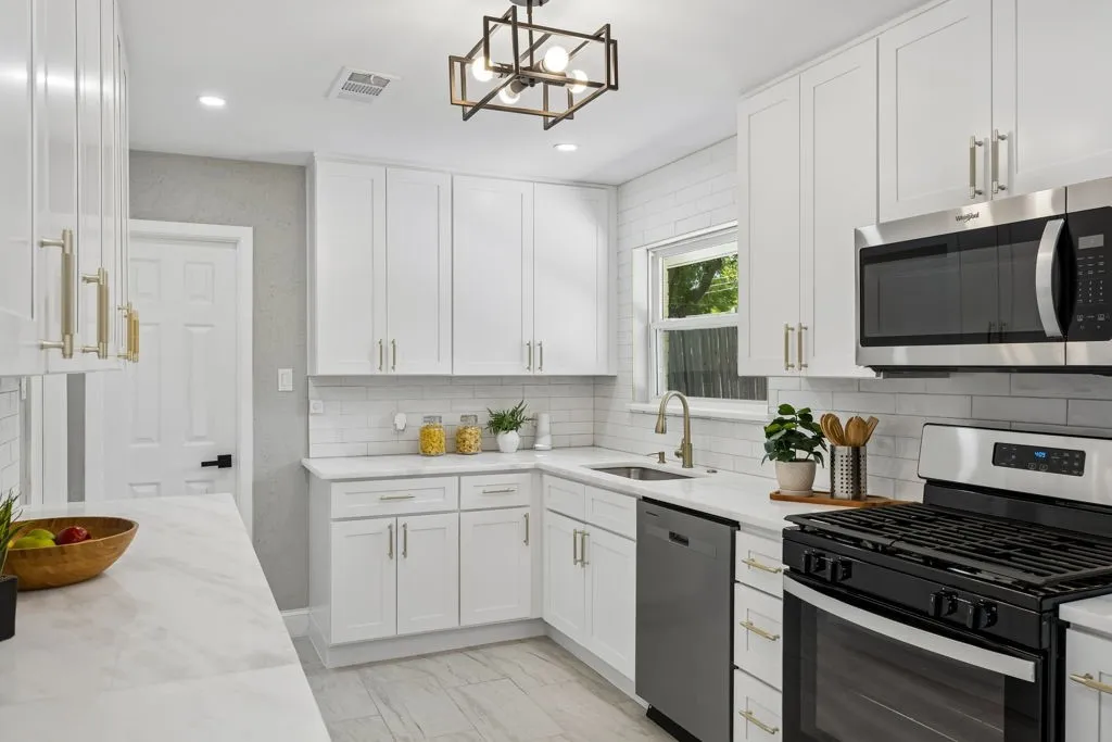 Single Family Residence For Sale in Dallas County , 2637 Materhorn Drive, Dallas, Texas 75228, 3 Bedroom, 2 Bathroom, 2 Garage spaces, 1,362 Sqft, built in 1957, mls#21341331, Real Estate Agent in Dallas, Homes For Sale in Dallas county, Homes For Sale in Dallas, Realtor in Dallas Texas, Real Estate Brokerage Independent Realty Texas, Luminita Cordes Realtor
