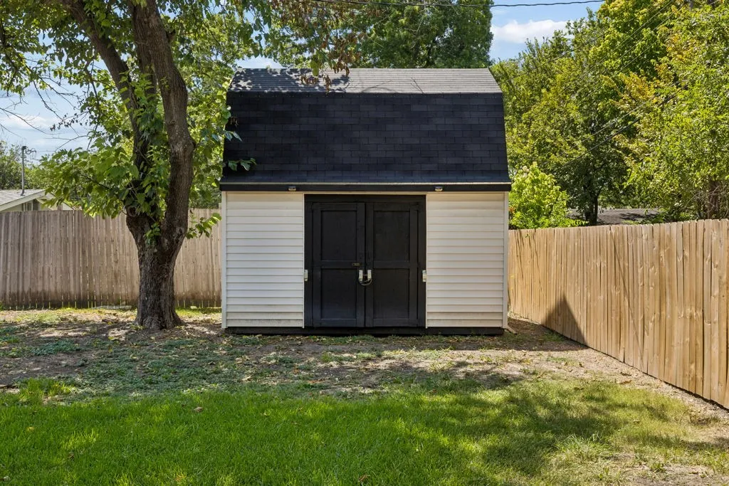 Single Family Residence For Sale in Dallas County , 2637 Materhorn Drive, Dallas, Texas 75228, 3 Bedroom, 2 Bathroom, 2 Garage spaces, 1,362 Sqft, built in 1957, mls#21341331, Real Estate Agent in Dallas, Homes For Sale in Dallas county, Homes For Sale in Dallas, Realtor in Dallas Texas, Real Estate Brokerage Independent Realty Texas, Luminita Cordes Realtor