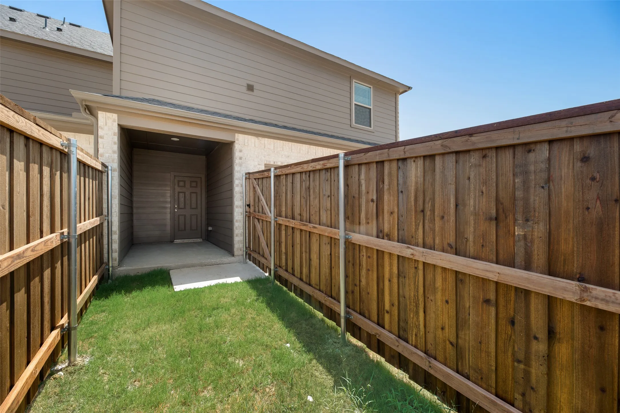Townhouse For Rent in Tarrant County , 6918 Yellow Hammer Way, Arlington, Texas 76001, 3 Bedroom, 3 Bathroom, 2 Garage spaces, 1,860 Sqft, built in 2026, mls#21342589, Real Estate Agent in Arlington, Homes For Rent in Tarrant county, Homes For Rent in Arlington, Realtor in Arlington Texas, Real Estate Brokerage Independent Realty Texas, Luminita Cordes Realtor