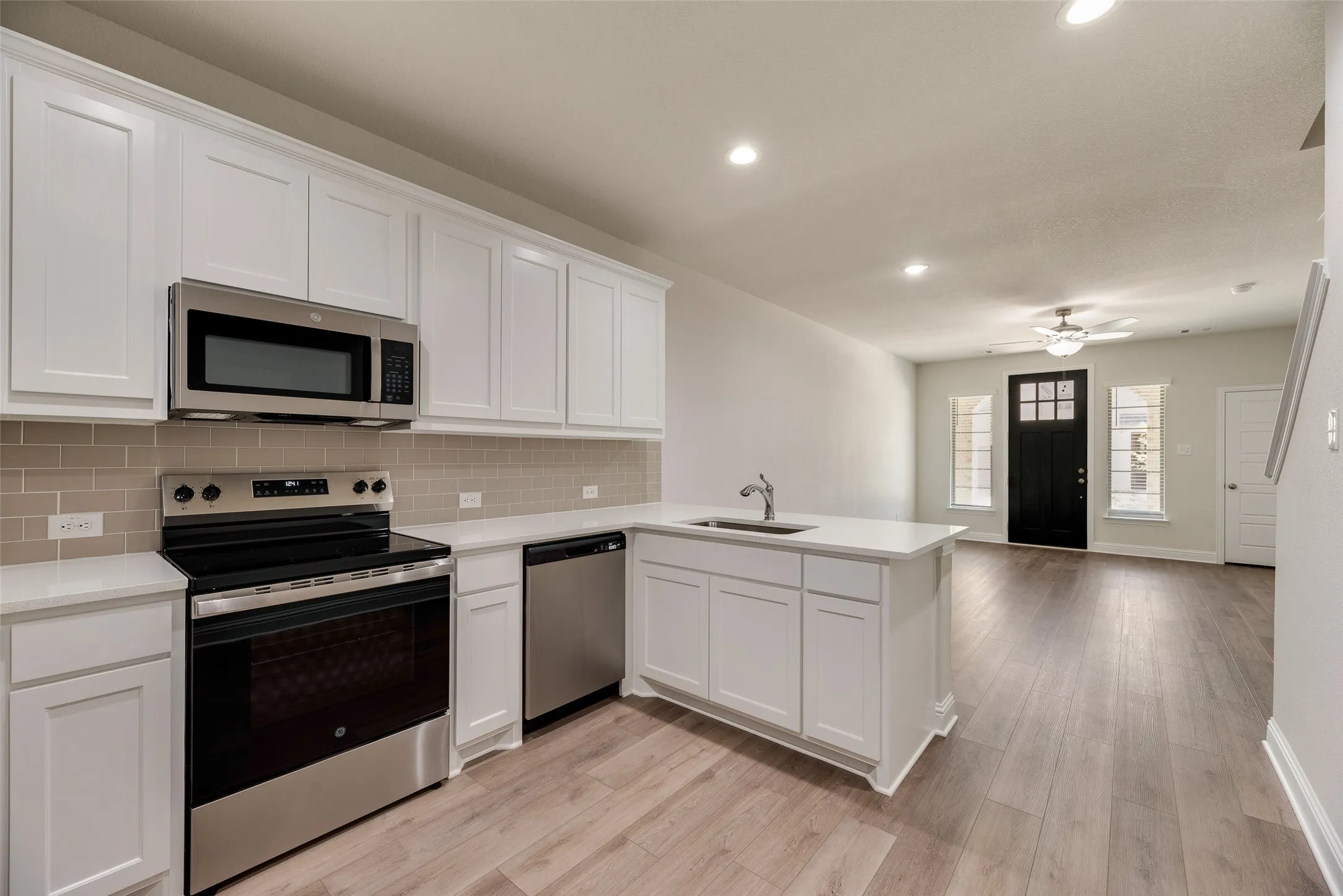 Townhouse For Rent in Tarrant County , 6918 Yellow Hammer Way, Arlington, Texas 76001, 3 Bedroom, 3 Bathroom, 2 Garage spaces, 1,860 Sqft, built in 2026, mls#21342589, Real Estate Agent in Arlington, Homes For Rent in Tarrant county, Homes For Rent in Arlington, Realtor in Arlington Texas, Real Estate Brokerage Independent Realty Texas, Luminita Cordes Realtor