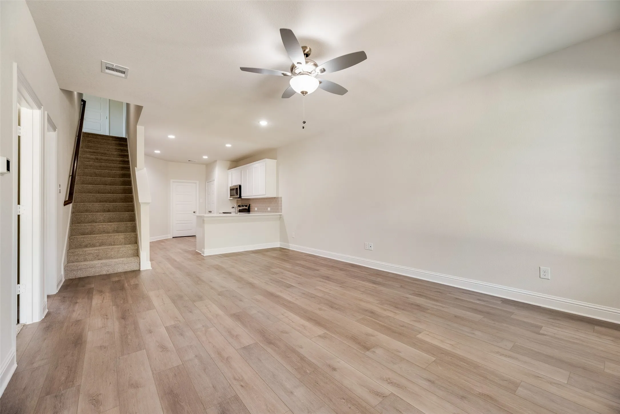 Townhouse For Rent in Tarrant County , 6918 Yellow Hammer Way, Arlington, Texas 76001, 3 Bedroom, 3 Bathroom, 2 Garage spaces, 1,860 Sqft, built in 2026, mls#21342589, Real Estate Agent in Arlington, Homes For Rent in Tarrant county, Homes For Rent in Arlington, Realtor in Arlington Texas, Real Estate Brokerage Independent Realty Texas, Luminita Cordes Realtor