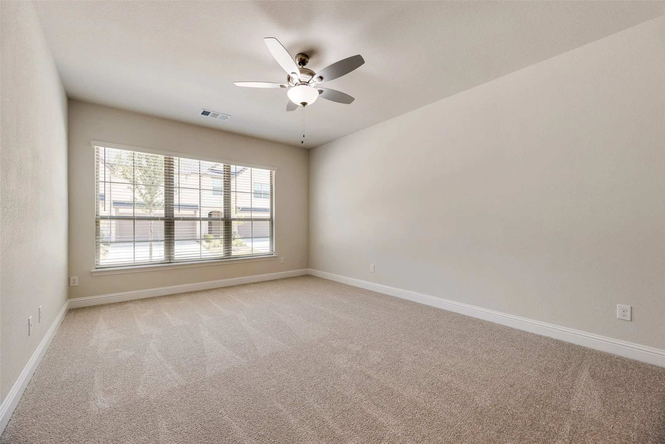 Townhouse For Rent in Tarrant County , 6918 Yellow Hammer Way, Arlington, Texas 76001, 3 Bedroom, 3 Bathroom, 2 Garage spaces, 1,860 Sqft, built in 2026, mls#21342589, Real Estate Agent in Arlington, Homes For Rent in Tarrant county, Homes For Rent in Arlington, Realtor in Arlington Texas, Real Estate Brokerage Independent Realty Texas, Luminita Cordes Realtor