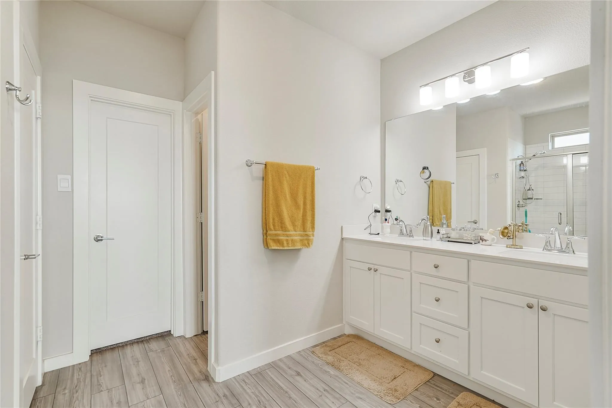 Single Family Residence For Sale in Tarrant County , 2513 Peoria Drive, Fort Worth, Texas 76179, 4 Bedroom, 3 Bathroom, 2 Garage spaces, 2,238 Sqft, built in 2022, mls#21342593, Real Estate Agent in Fort Worth, Homes For Sale in Tarrant county, Homes For Sale in Fort Worth, Realtor in Fort Worth Texas, Real Estate Brokerage Independent Realty Texas, Luminita Cordes Realtor