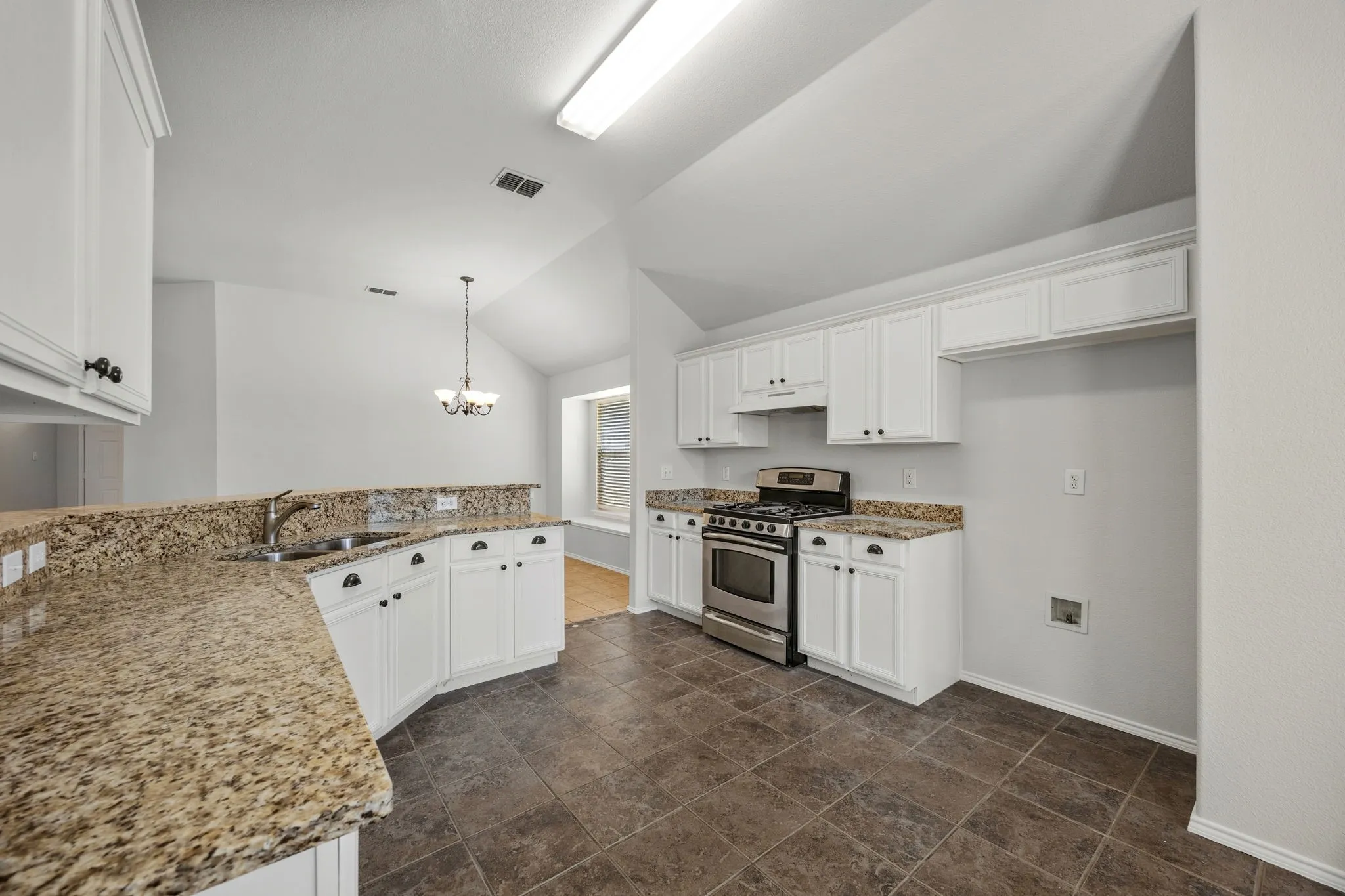 Single Family Residence For Rent in Collin County , 9313 Norfolk Lane, Mc Kinney, Texas 75071, 3 Bedroom, 2 Bathroom, 2 Garage spaces, 1,604 Sqft, built in 2001, mls#21297704, Real Estate Agent in Mc Kinney, Homes For Rent in Collin county, Homes For Rent in Mc Kinney, Realtor in Mc Kinney Texas, Real Estate Brokerage Independent Realty Texas, Luminita Cordes Realtor