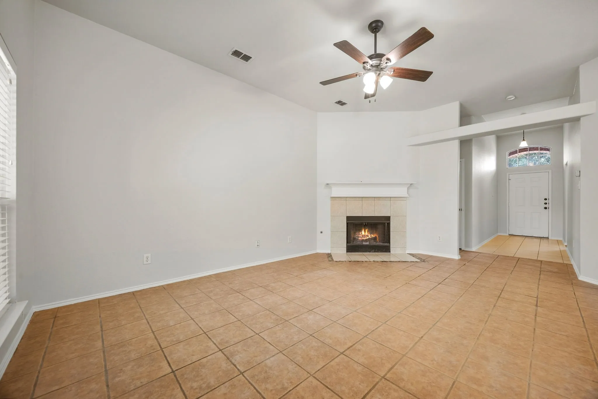 Single Family Residence For Rent in Collin County , 9313 Norfolk Lane, Mc Kinney, Texas 75071, 3 Bedroom, 2 Bathroom, 2 Garage spaces, 1,604 Sqft, built in 2001, mls#21297704, Real Estate Agent in Mc Kinney, Homes For Rent in Collin county, Homes For Rent in Mc Kinney, Realtor in Mc Kinney Texas, Real Estate Brokerage Independent Realty Texas, Luminita Cordes Realtor