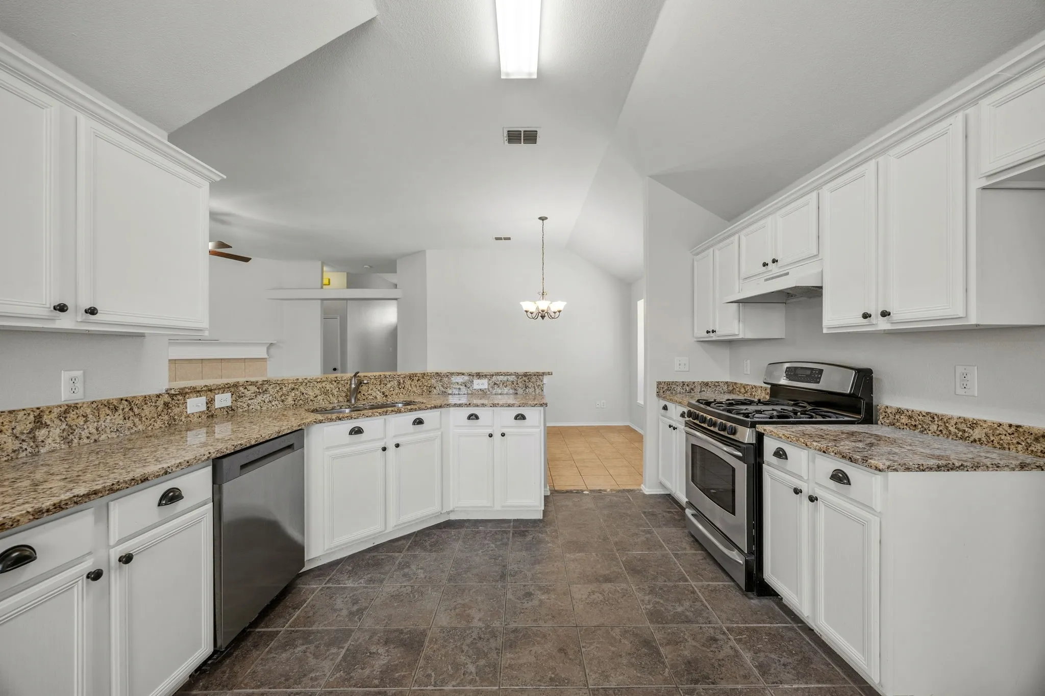Single Family Residence For Rent in Collin County , 9313 Norfolk Lane, Mc Kinney, Texas 75071, 3 Bedroom, 2 Bathroom, 2 Garage spaces, 1,604 Sqft, built in 2001, mls#21297704, Real Estate Agent in Mc Kinney, Homes For Rent in Collin county, Homes For Rent in Mc Kinney, Realtor in Mc Kinney Texas, Real Estate Brokerage Independent Realty Texas, Luminita Cordes Realtor