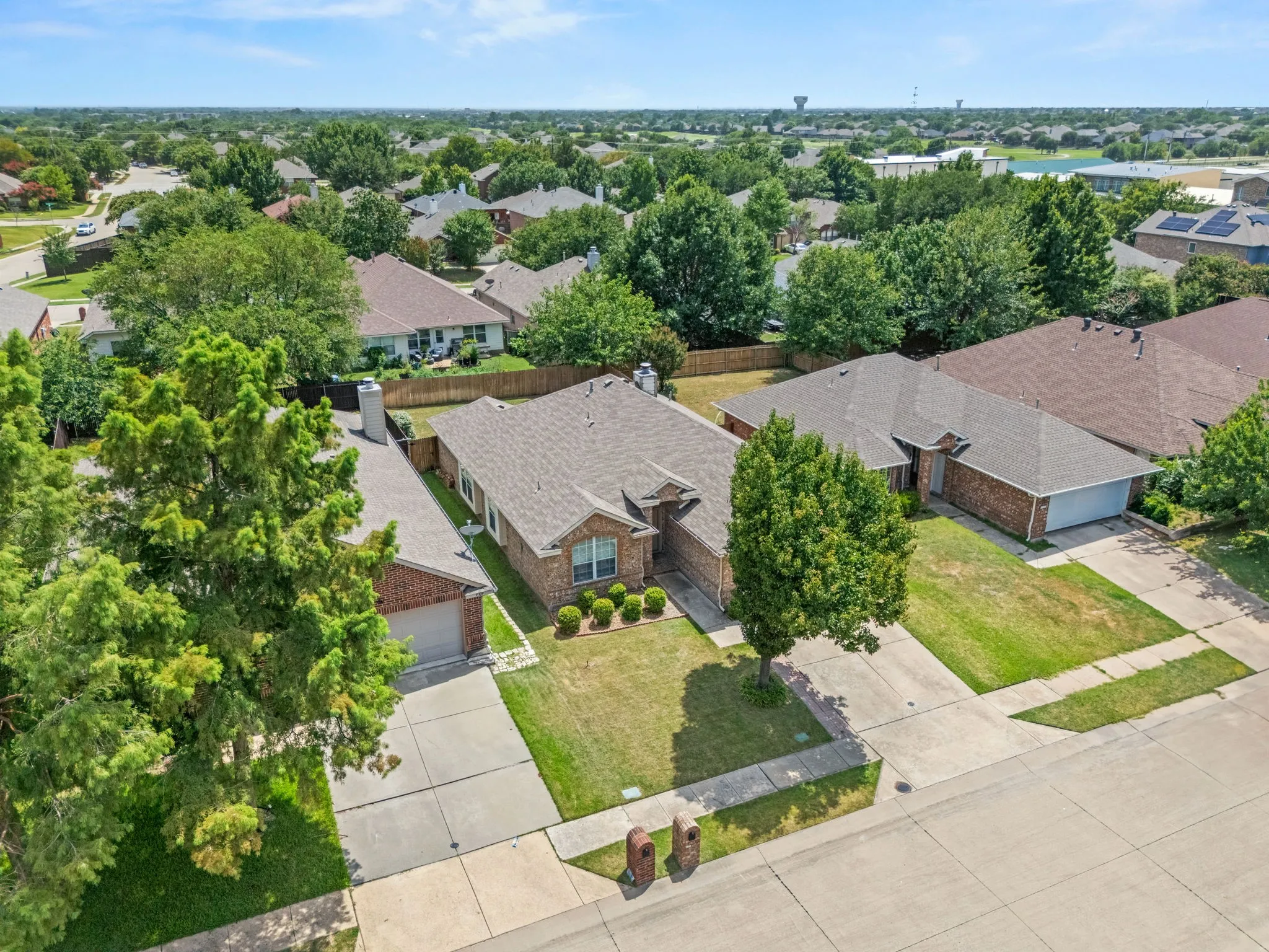 Single Family Residence For Rent in Collin County , 9313 Norfolk Lane, Mc Kinney, Texas 75071, 3 Bedroom, 2 Bathroom, 2 Garage spaces, 1,604 Sqft, built in 2001, mls#21297704, Real Estate Agent in Mc Kinney, Homes For Rent in Collin county, Homes For Rent in Mc Kinney, Realtor in Mc Kinney Texas, Real Estate Brokerage Independent Realty Texas, Luminita Cordes Realtor