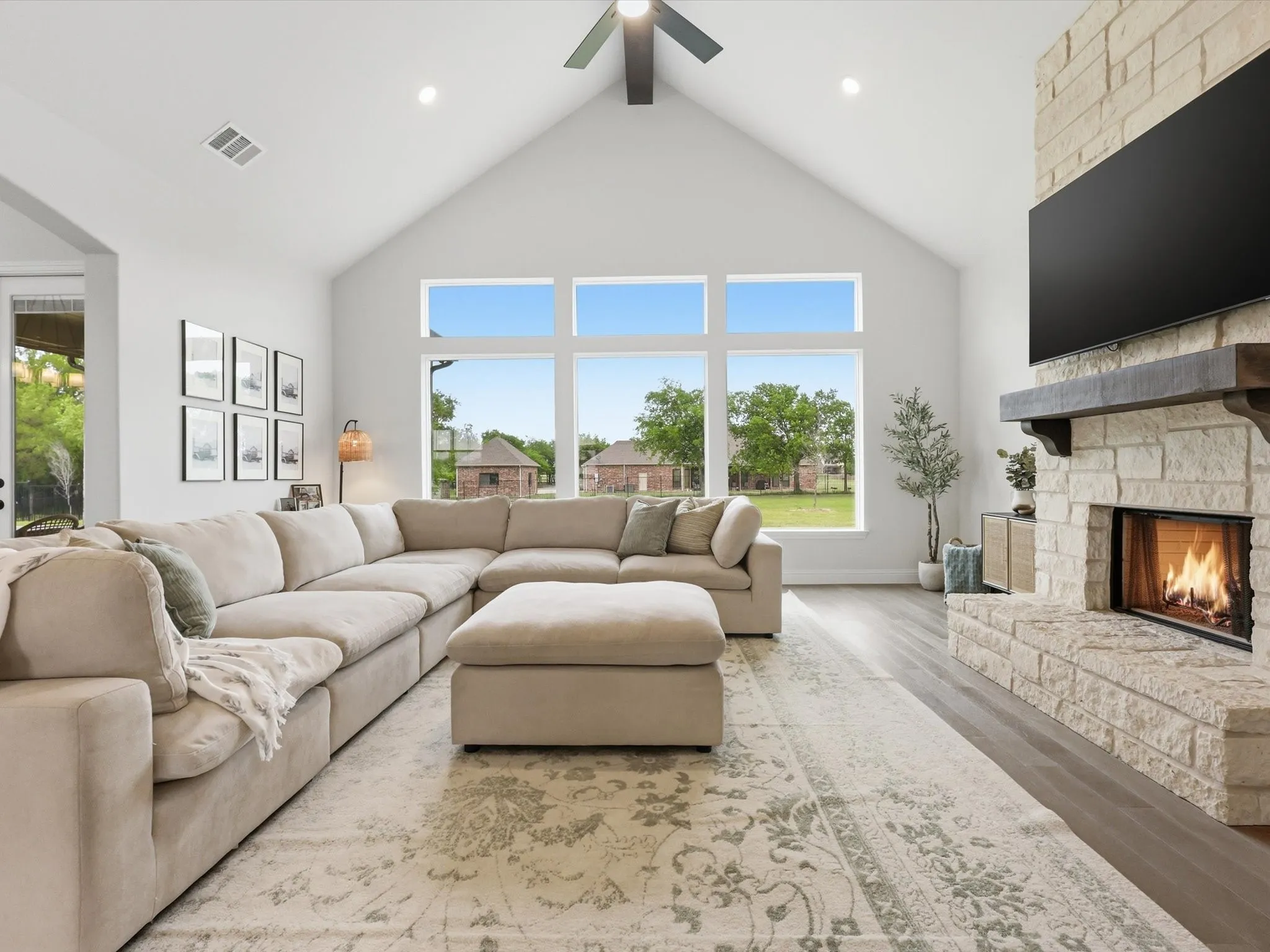 Single Family Residence For Sale in Grayson County , 300 Waterview Drive, Gunter, Texas 75058, 4 Bedroom, 3 Bathroom, 3 Garage spaces, 2,784 Sqft, built in 2023, mls#21342220, Real Estate Agent in Gunter, Homes For Sale in Grayson county, Homes For Sale in Gunter, Realtor in Gunter Texas, Real Estate Brokerage Independent Realty Texas, Luminita Cordes Realtor