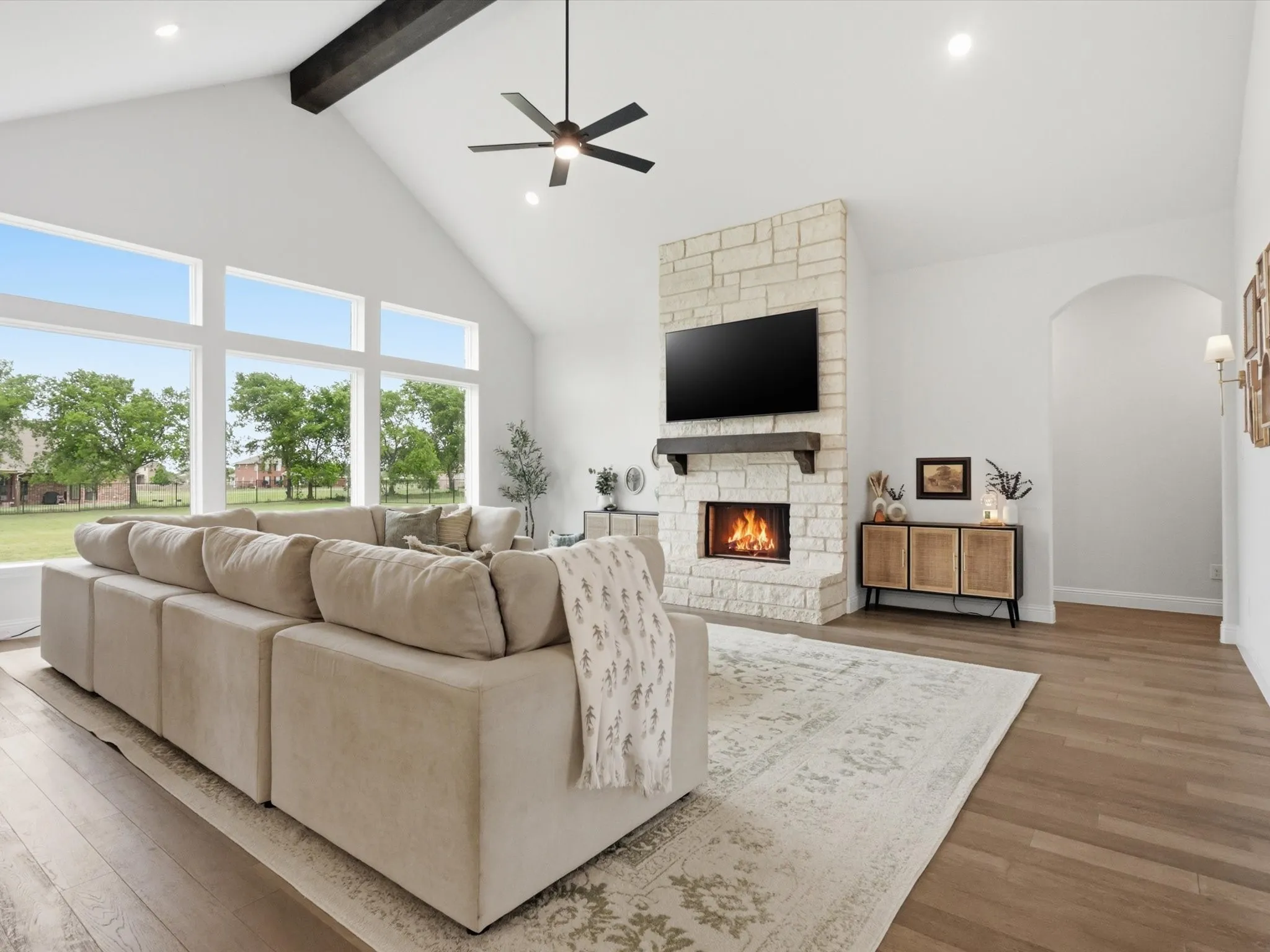 Single Family Residence For Sale in Grayson County , 300 Waterview Drive, Gunter, Texas 75058, 4 Bedroom, 3 Bathroom, 3 Garage spaces, 2,784 Sqft, built in 2023, mls#21342220, Real Estate Agent in Gunter, Homes For Sale in Grayson county, Homes For Sale in Gunter, Realtor in Gunter Texas, Real Estate Brokerage Independent Realty Texas, Luminita Cordes Realtor