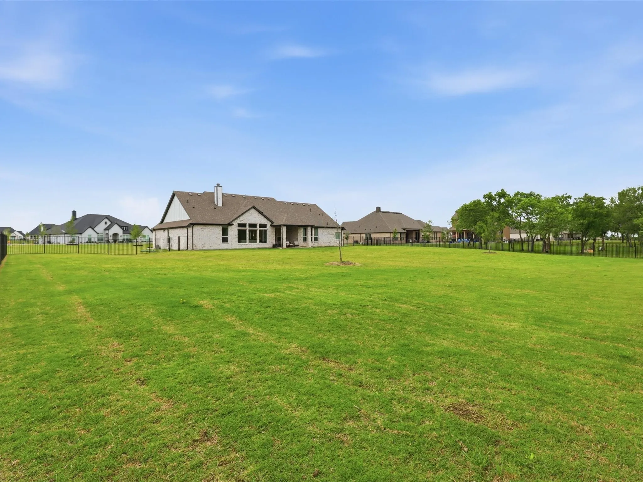 Single Family Residence For Sale in Grayson County , 300 Waterview Drive, Gunter, Texas 75058, 4 Bedroom, 3 Bathroom, 3 Garage spaces, 2,784 Sqft, built in 2023, mls#21342220, Real Estate Agent in Gunter, Homes For Sale in Grayson county, Homes For Sale in Gunter, Realtor in Gunter Texas, Real Estate Brokerage Independent Realty Texas, Luminita Cordes Realtor