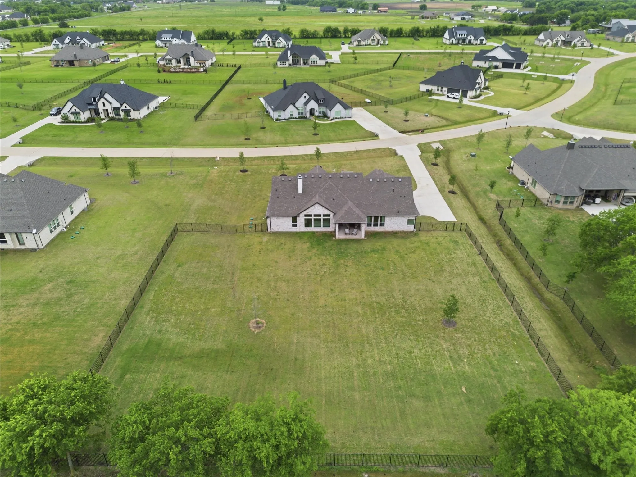 Single Family Residence For Sale in Grayson County , 300 Waterview Drive, Gunter, Texas 75058, 4 Bedroom, 3 Bathroom, 3 Garage spaces, 2,784 Sqft, built in 2023, mls#21342220, Real Estate Agent in Gunter, Homes For Sale in Grayson county, Homes For Sale in Gunter, Realtor in Gunter Texas, Real Estate Brokerage Independent Realty Texas, Luminita Cordes Realtor